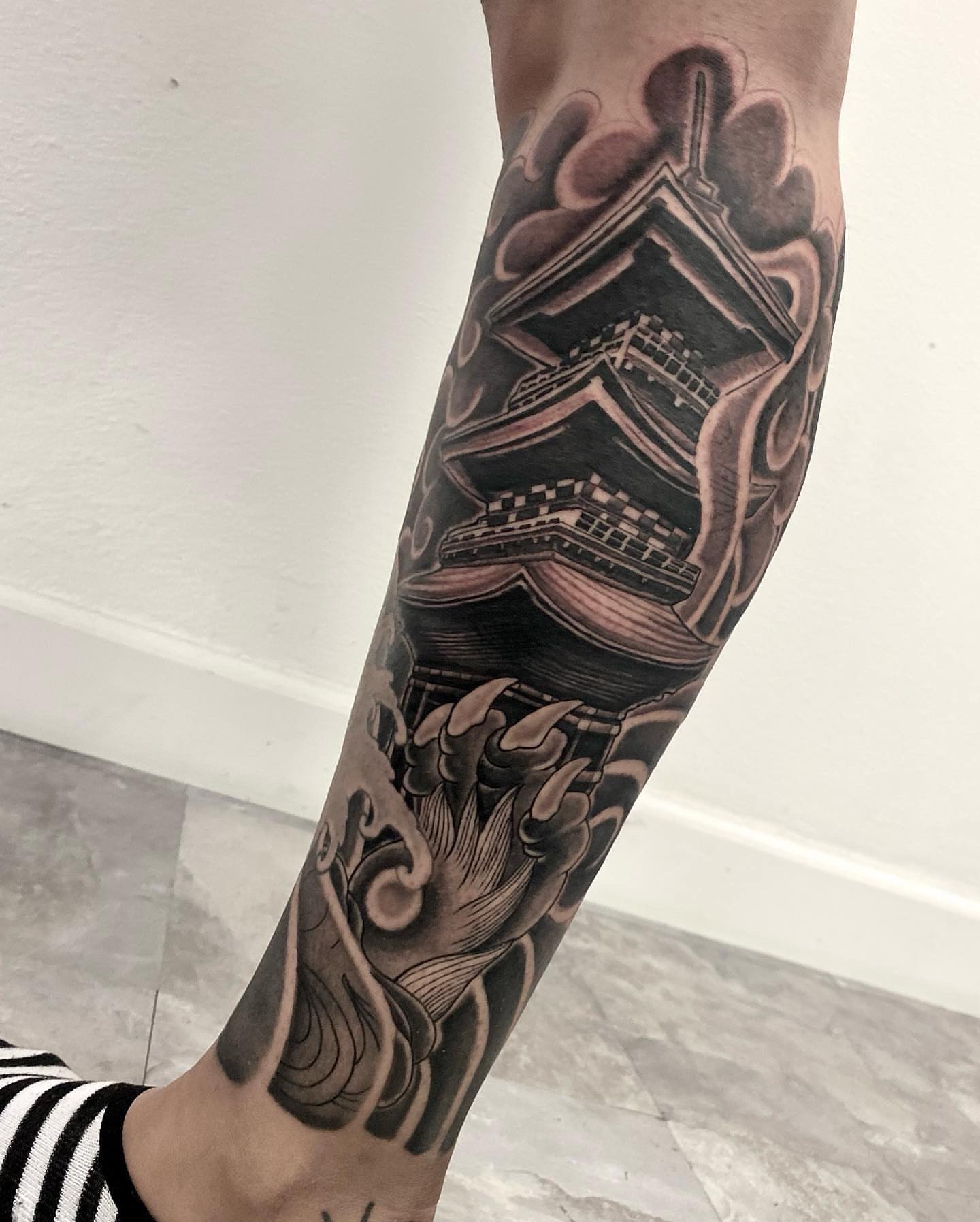Japanese temple realism tattoo on the forearm by Daniel Gutierrez