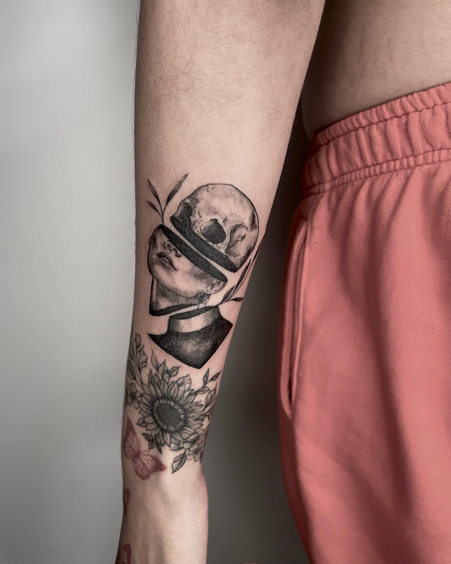 Tattoo by @sabrina_tattoos_ — black_and_grey, geometric