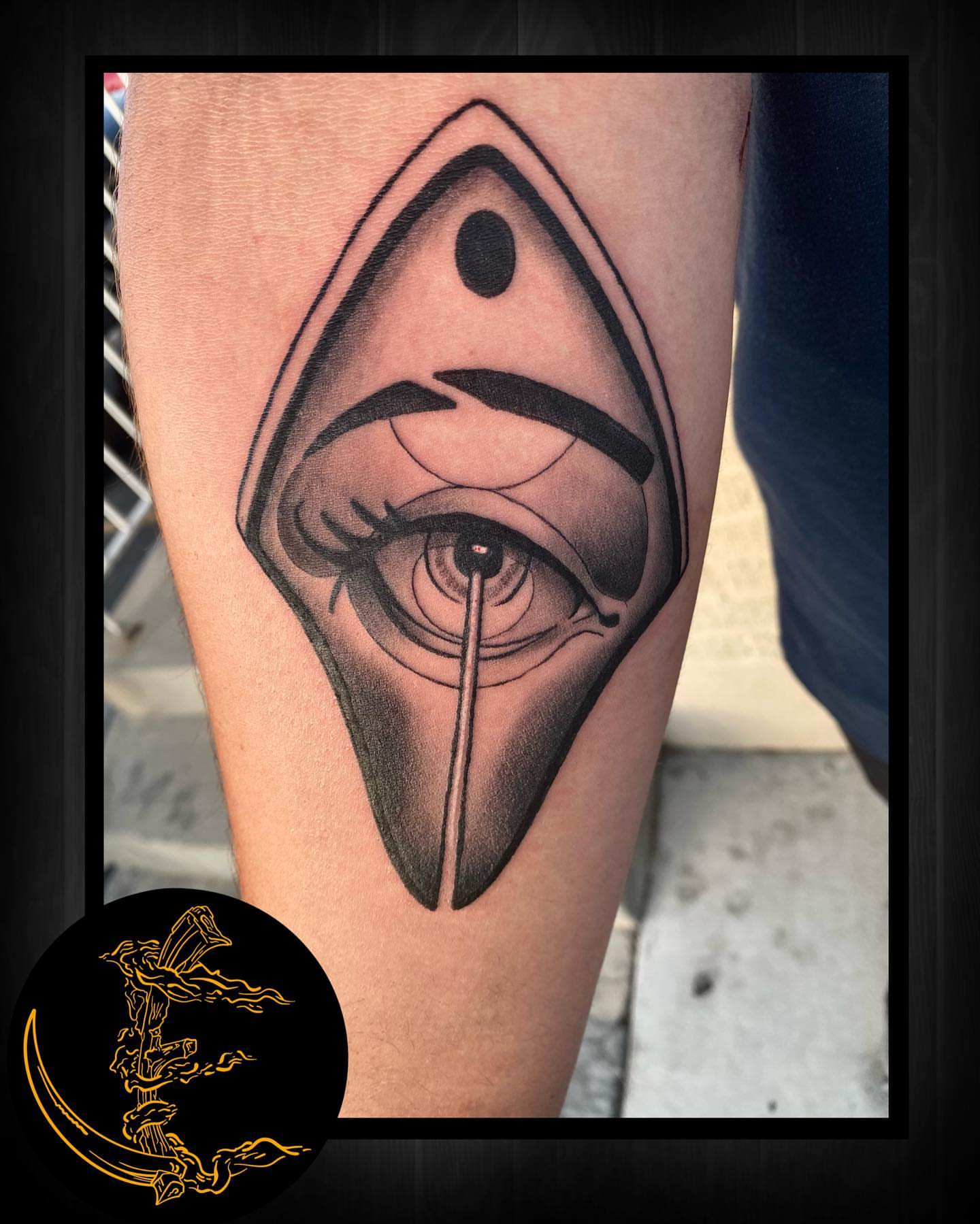 Eye with dagger geometric tattoo on the forearm by ☀️ 𝕵𝖆𝖒𝖎𝖘𝖔𝖓 𝕰𝖑𝖑𝖘𝖜𝖔𝖗𝖙𝖍 🌑