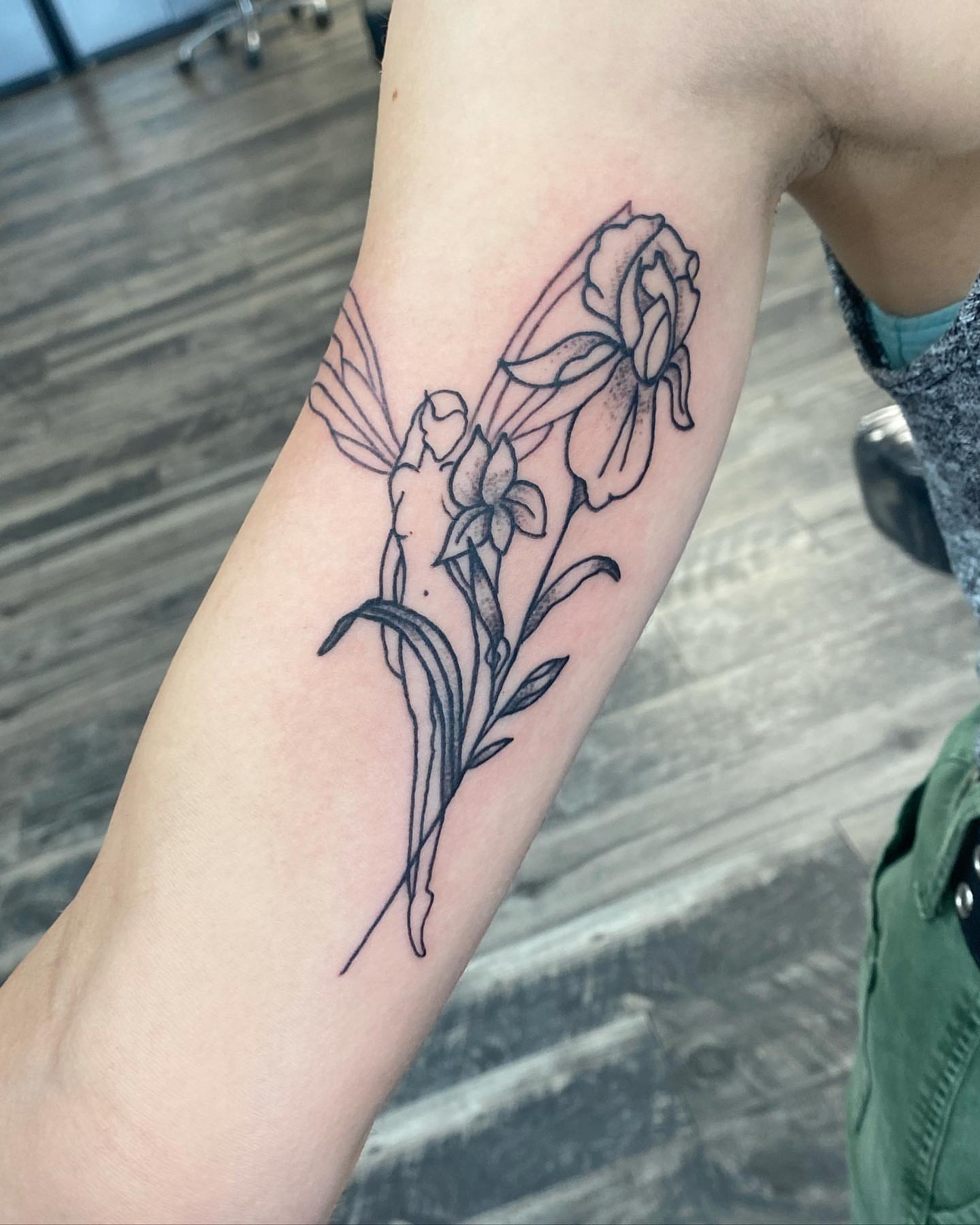 Tattoo by @vthebodyartist — black_and_grey
