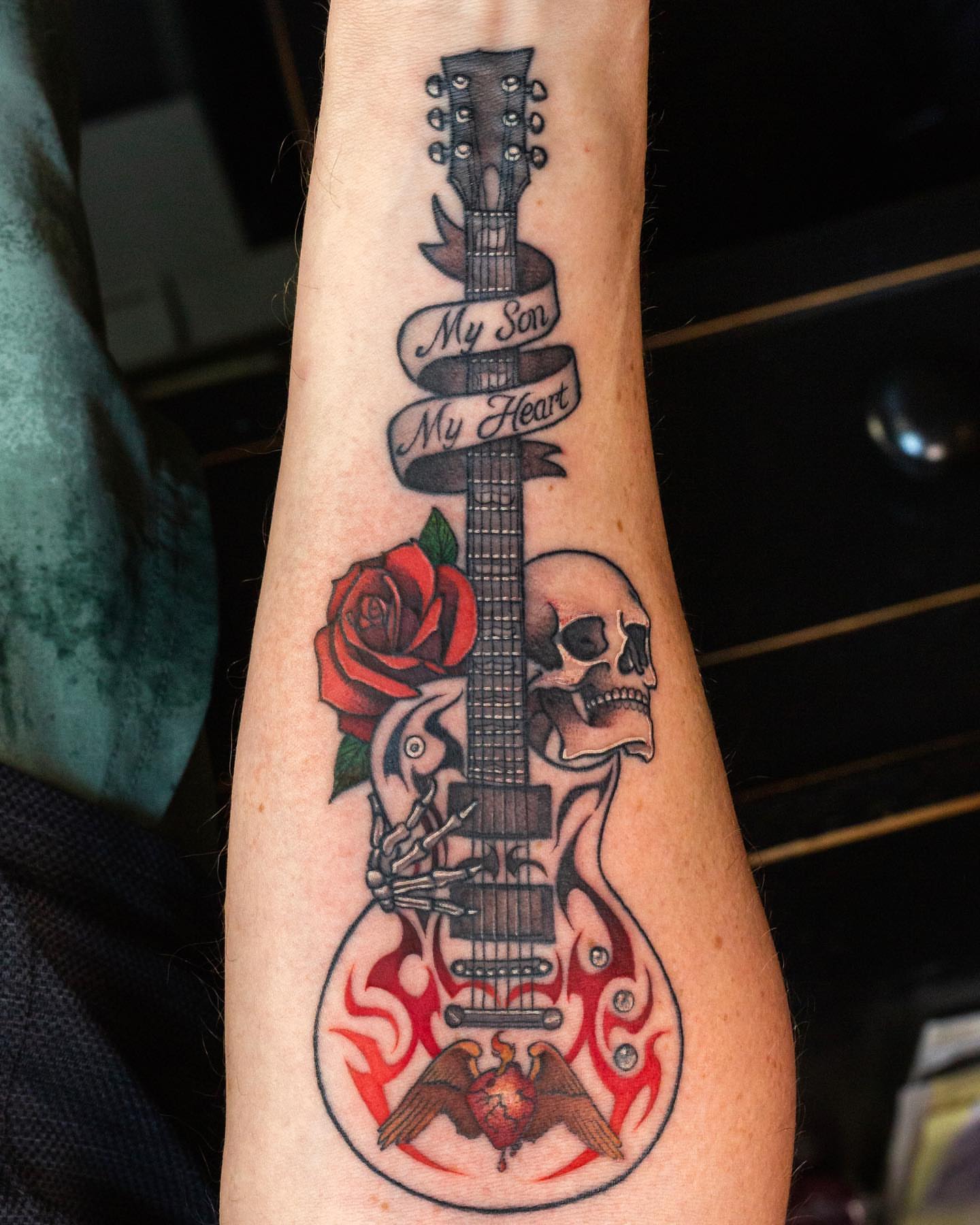 Electric guitar realism tattoo on the forearm by Jaime Navarro