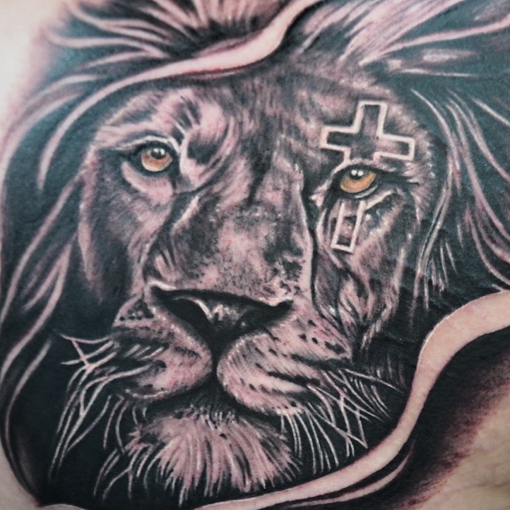 Lion realism tattoo by Summer Rain