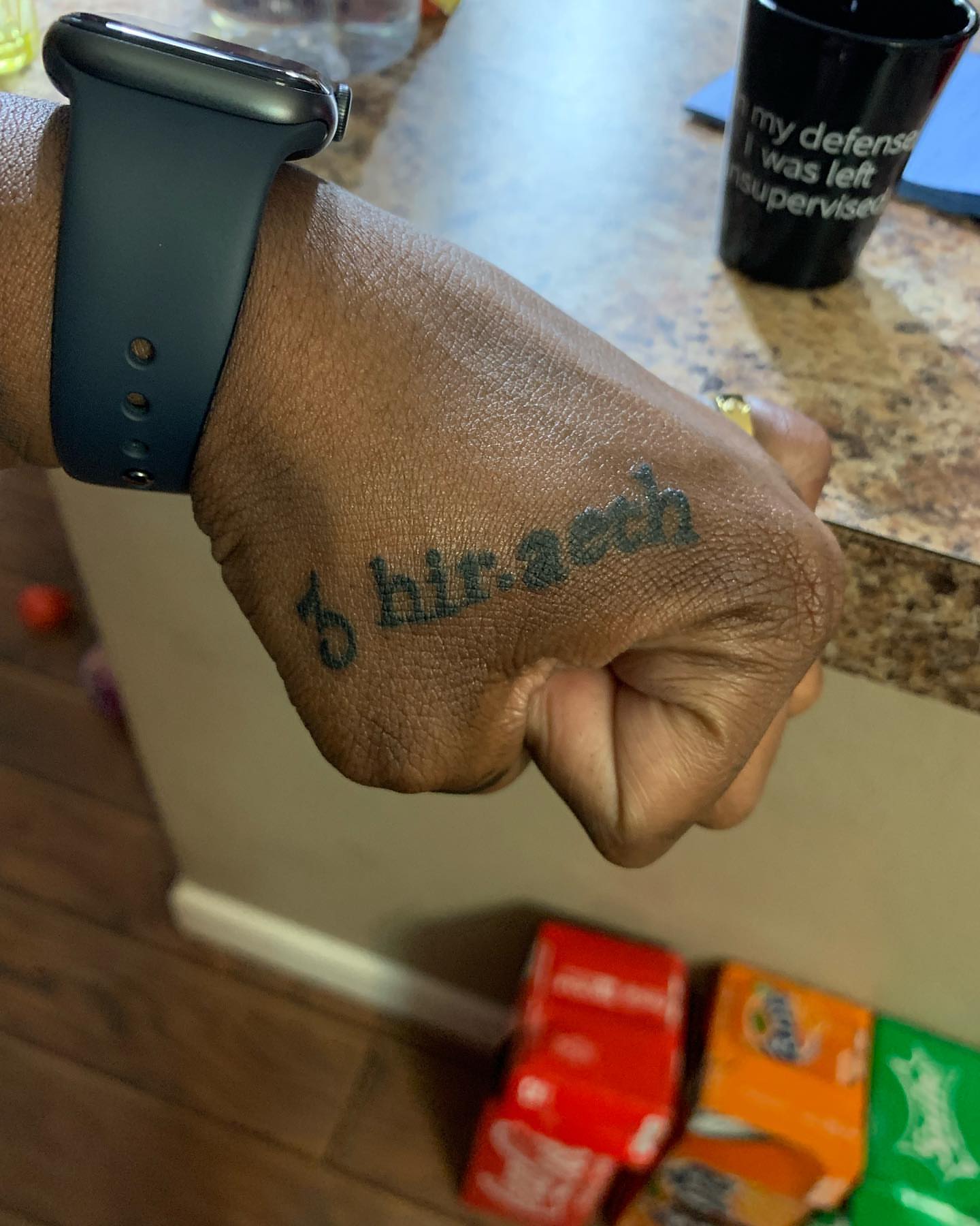 Hiragana lettering script tattoo on the hand by Lea-yae’