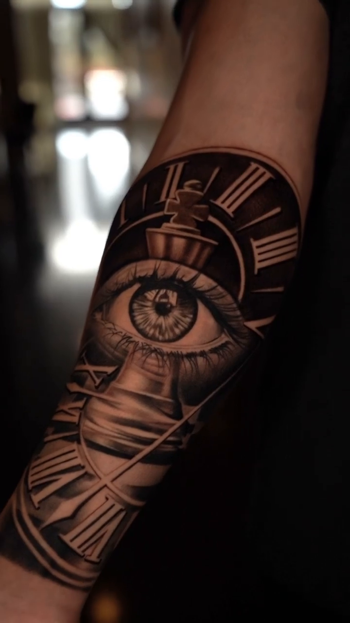 All-seeing eye and clockwork realism tattoo by Alan Delarosa