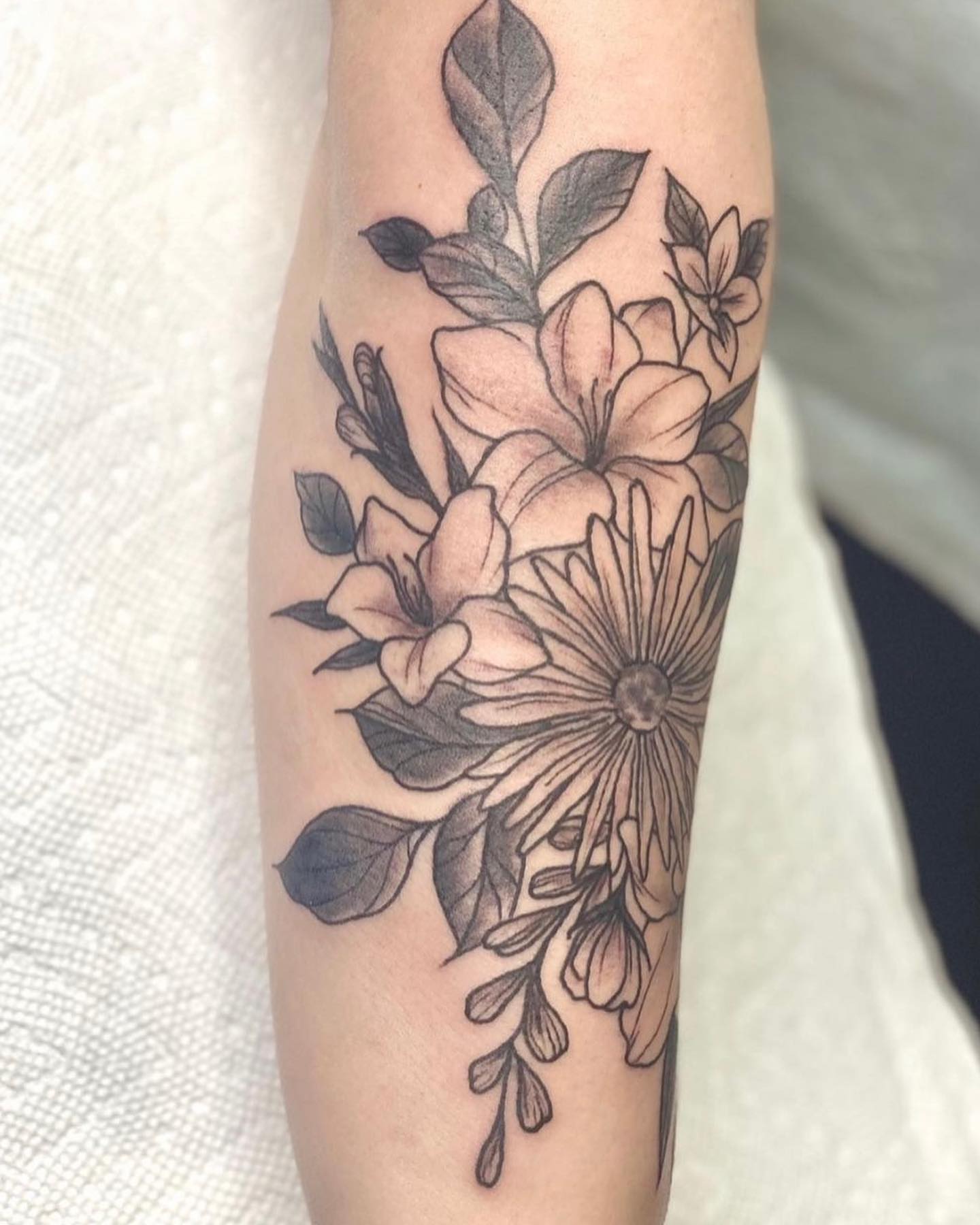Tattoo by @astrearomerotattoos — black_and_grey