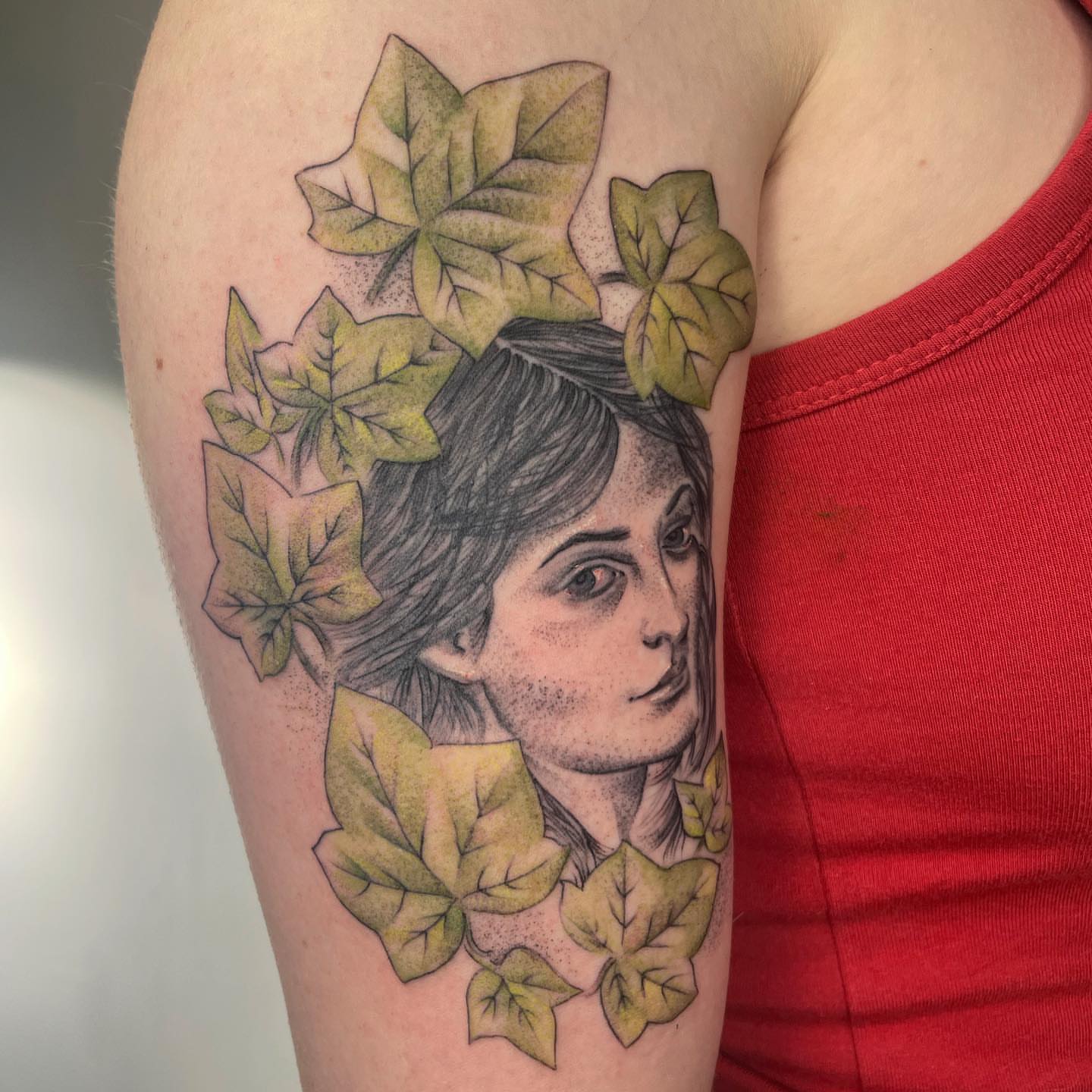 Portrait with ivy dotwork tattoo on the forearm by ๐๐๐๐๐๐ผ๐ ๐๐ผ๐๐๐๐