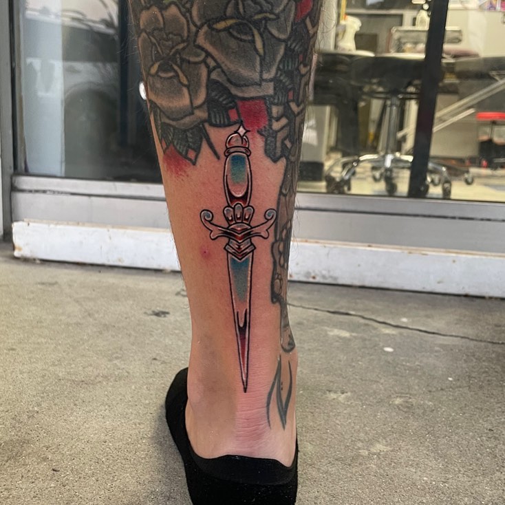 Sword neo-traditional tattoo on the leg by Summers