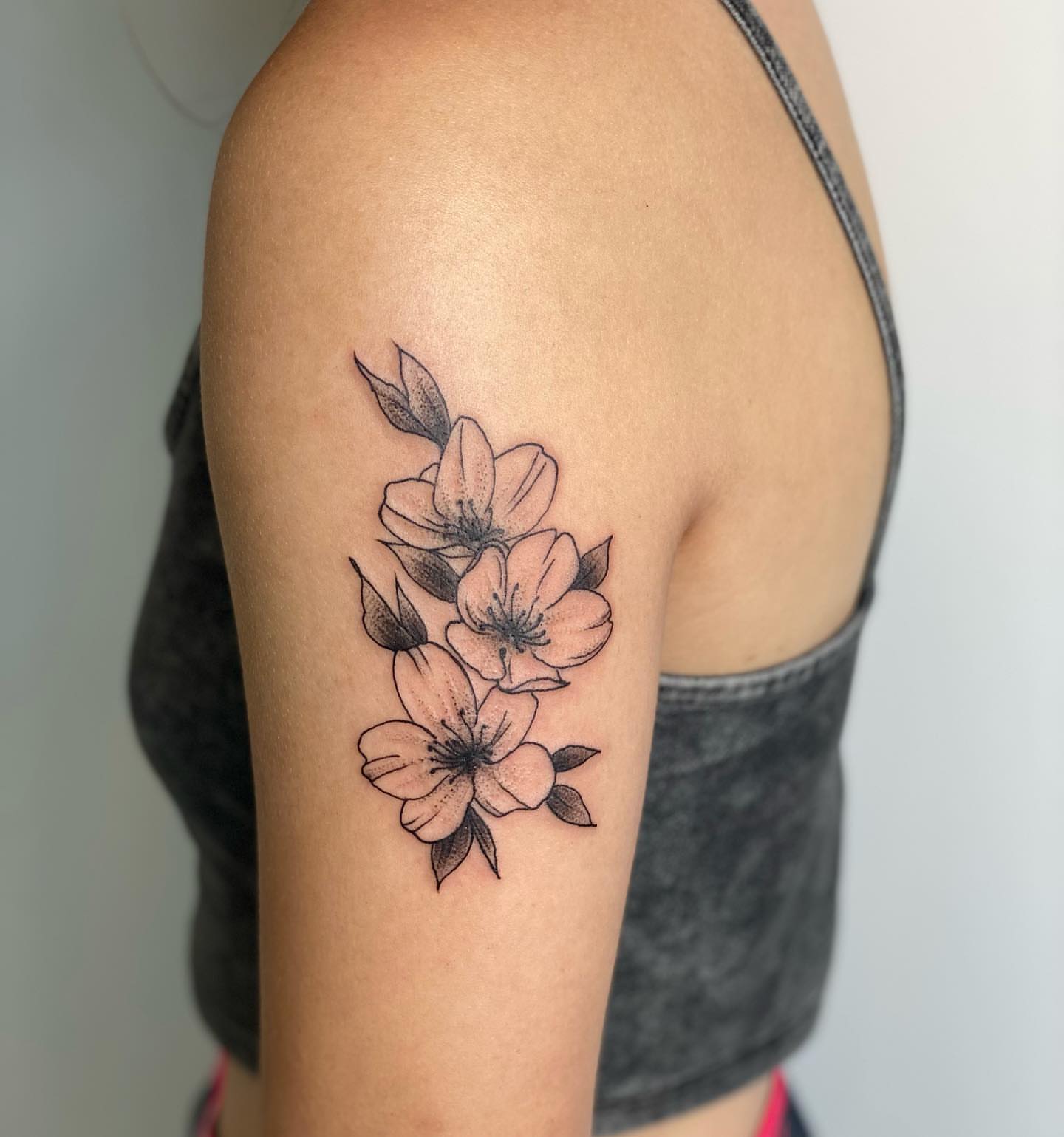 Tattoo by @astrearomerotattoos — black_and_grey