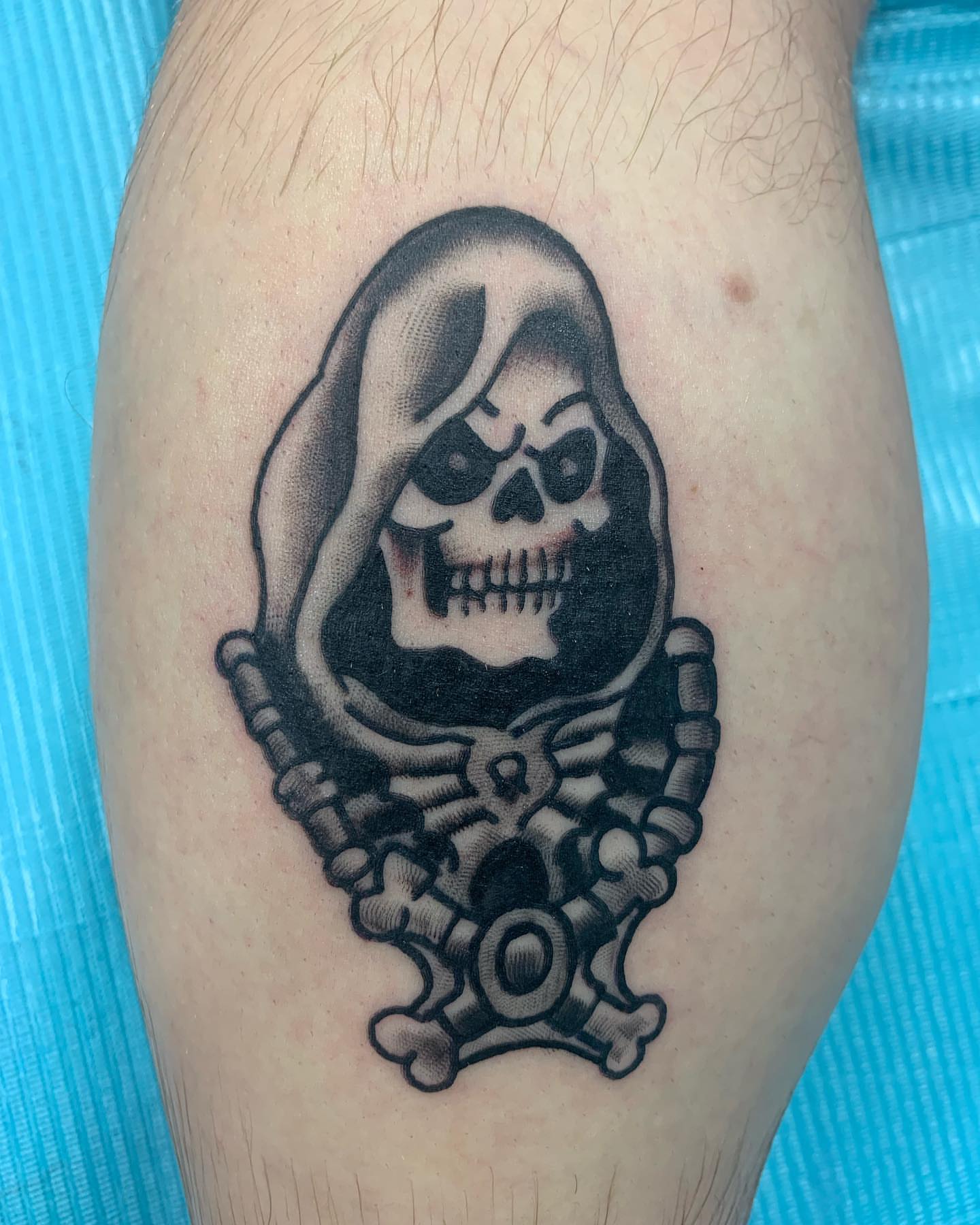 Reaper skull black and grey tattoo on the thigh by ⭒ ʜᴀɪʟᴇʏ ᴍᴇᴛᴢ ⭒