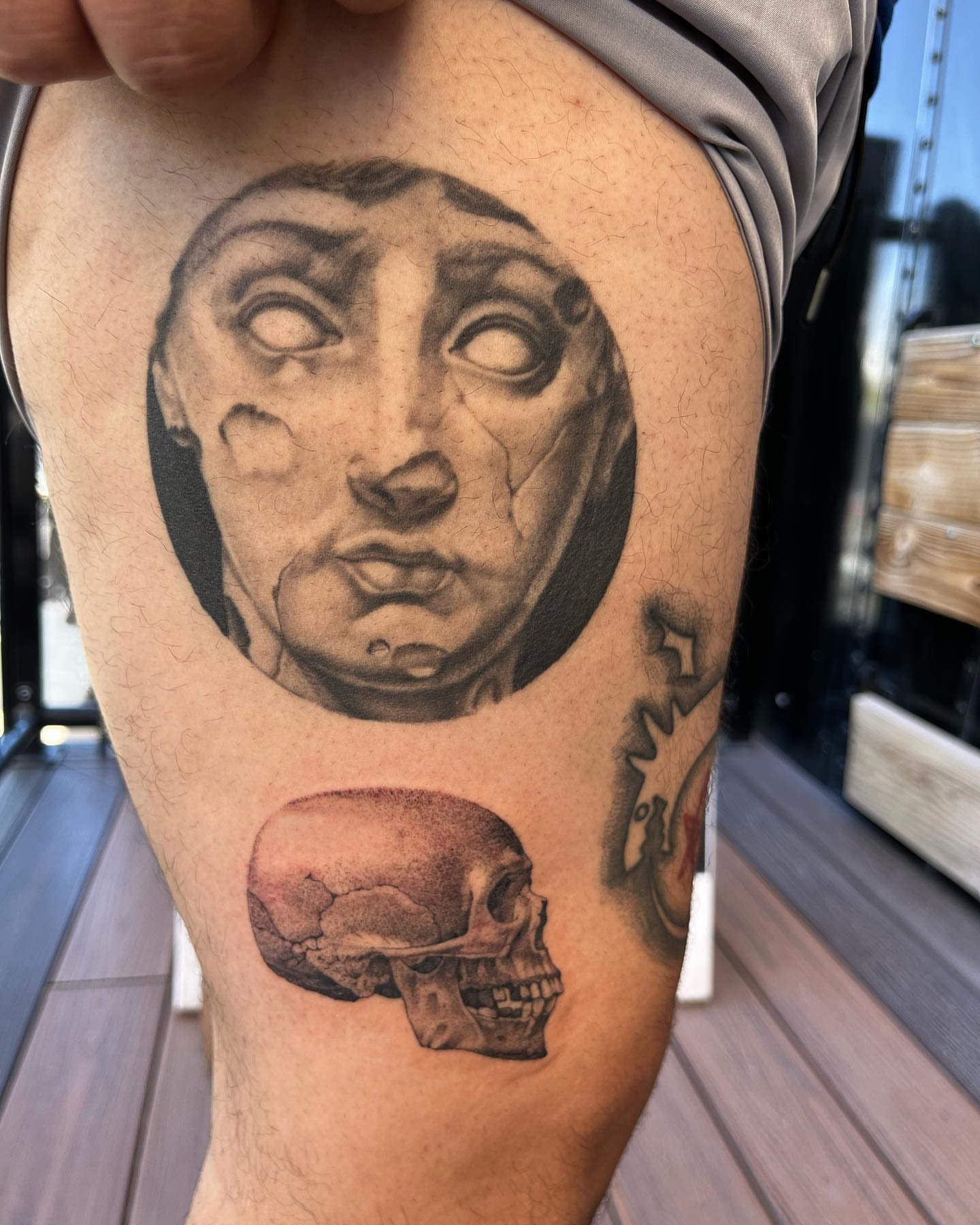 Skull and face realism tattoo on the thigh by Neri Gersaint