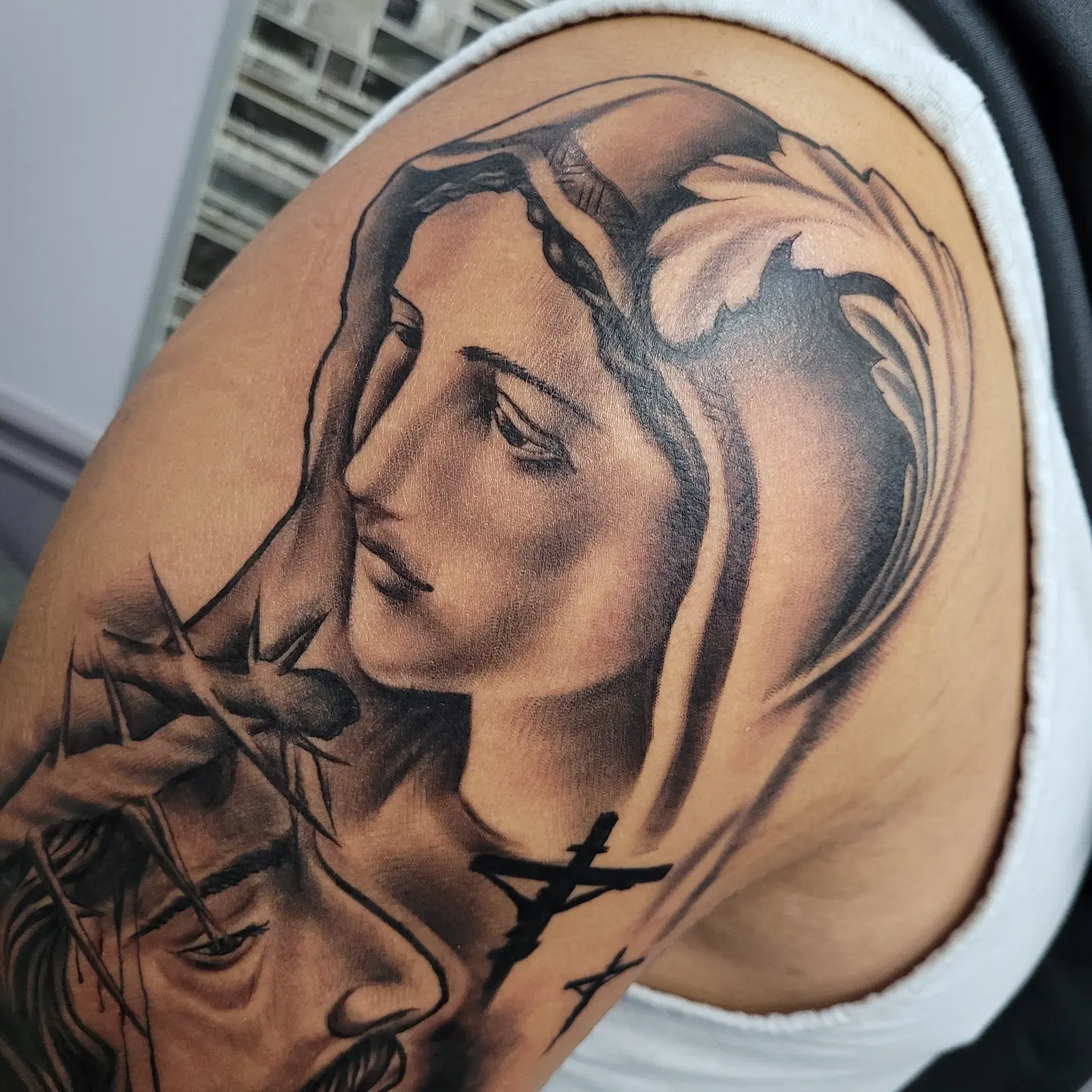 Madonna and Child realism tattoo on the shoulder by 🇲🇽Angelique Ortiz🇺🇲, Sugar Hill, Georgia