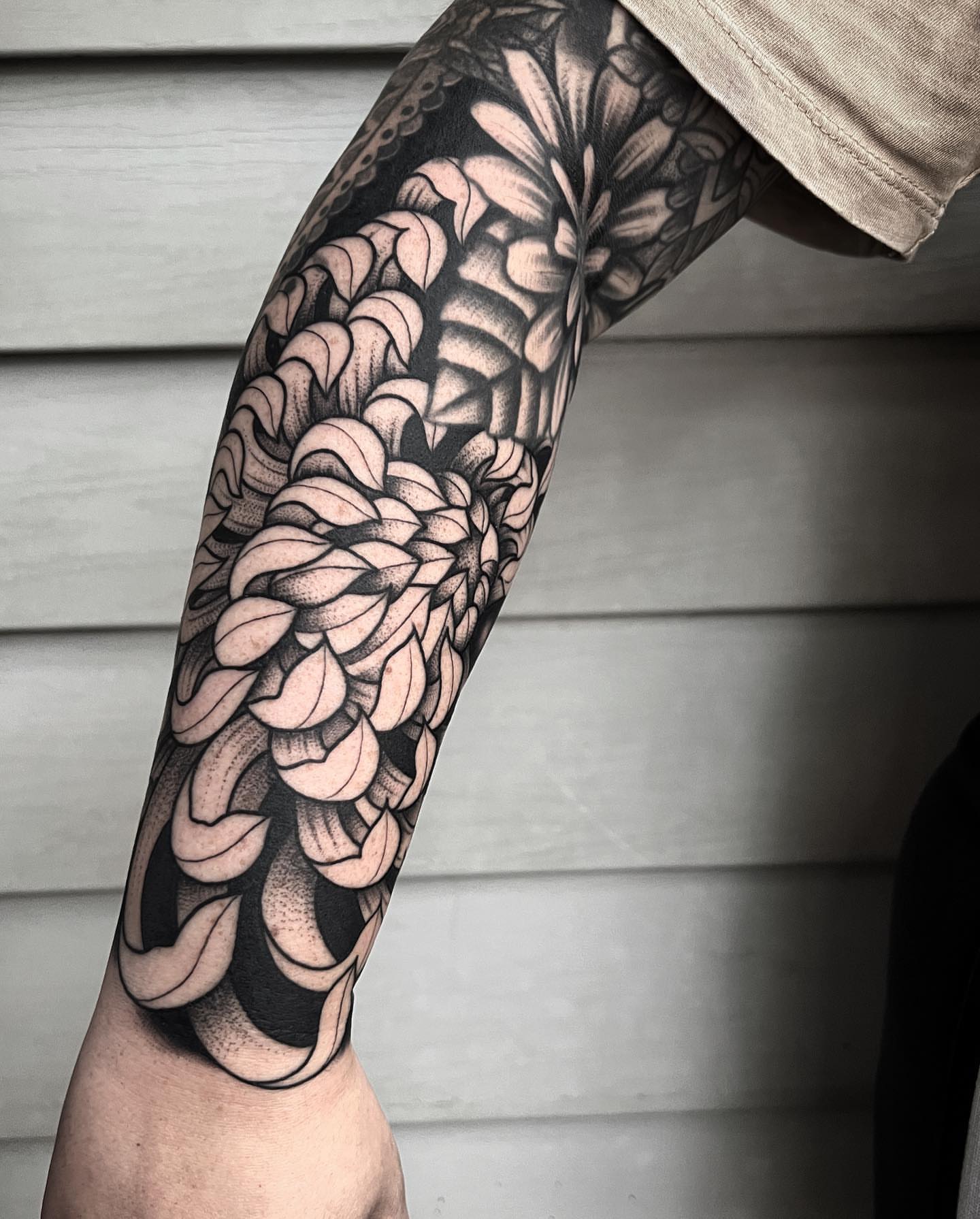 Floral pattern dotwork tattoo on the forearm by Daniel Mesen