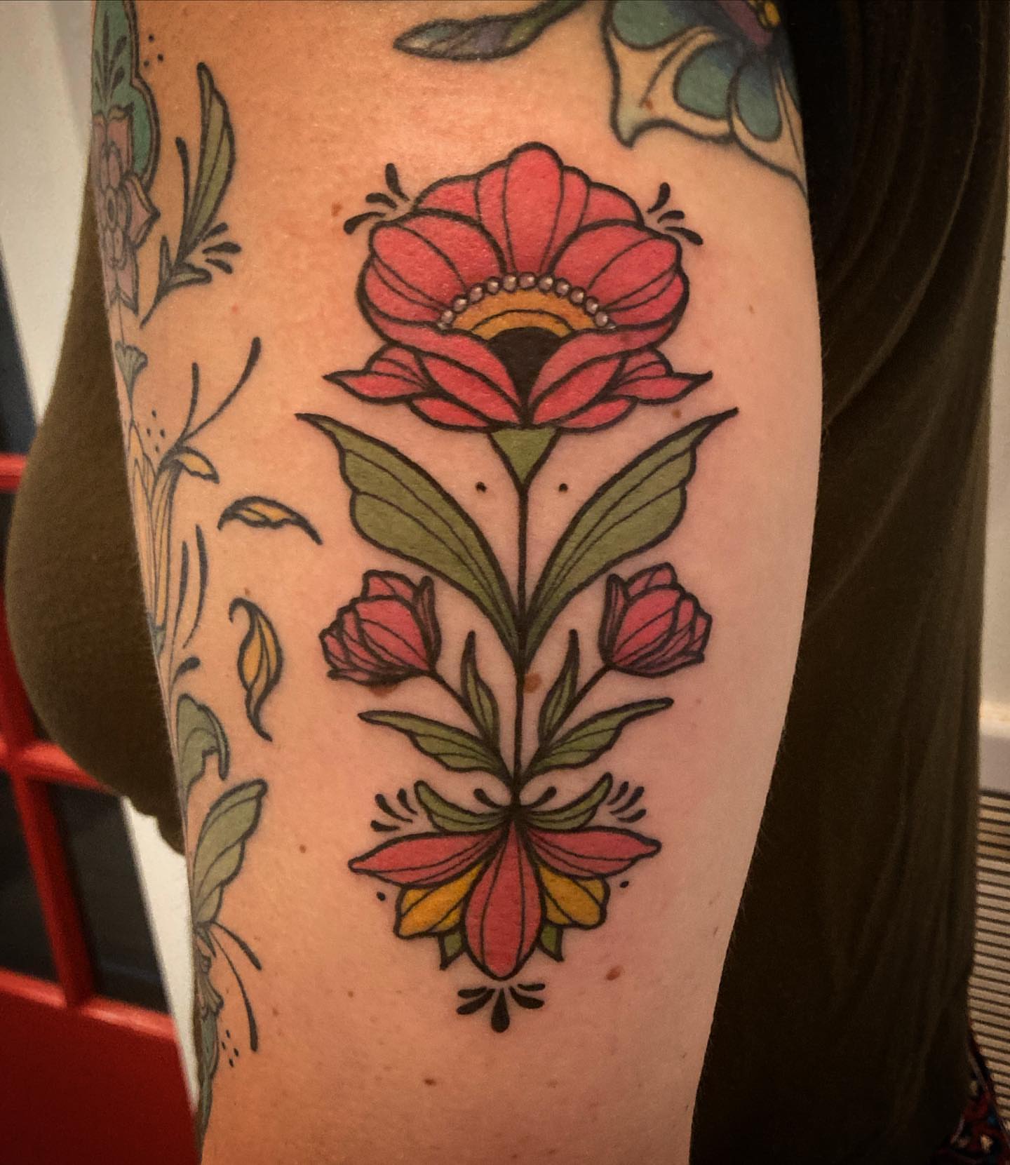 Flower arrangement American traditional tattoo on the forearm by โจ๐๐๐ฑ๐ฑ๐ฌ๐ฌ๐ฐ ๐๐ถ ๐๐ฏ๐ฆ๐ซโจ