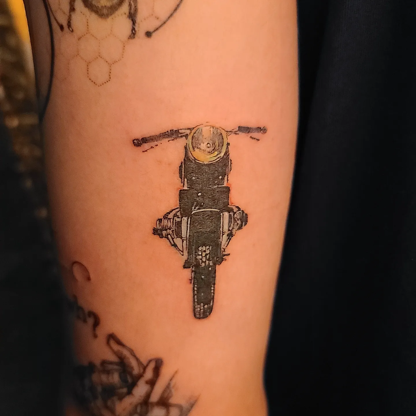 Tattoo by @nu9na_tattoo — black_and_grey