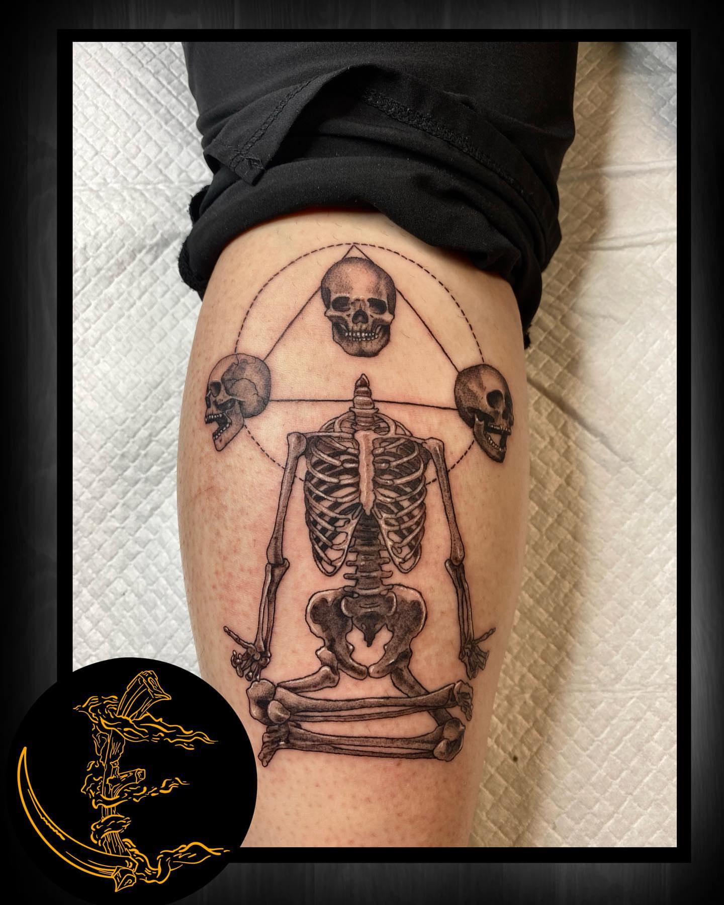 Skeleton realism tattoo on the thigh by ☀️ 𝕵𝖆𝖒𝖎𝖘𝖔𝖓 𝕰𝖑𝖑𝖘𝖜𝖔𝖗𝖙𝖍 🌑