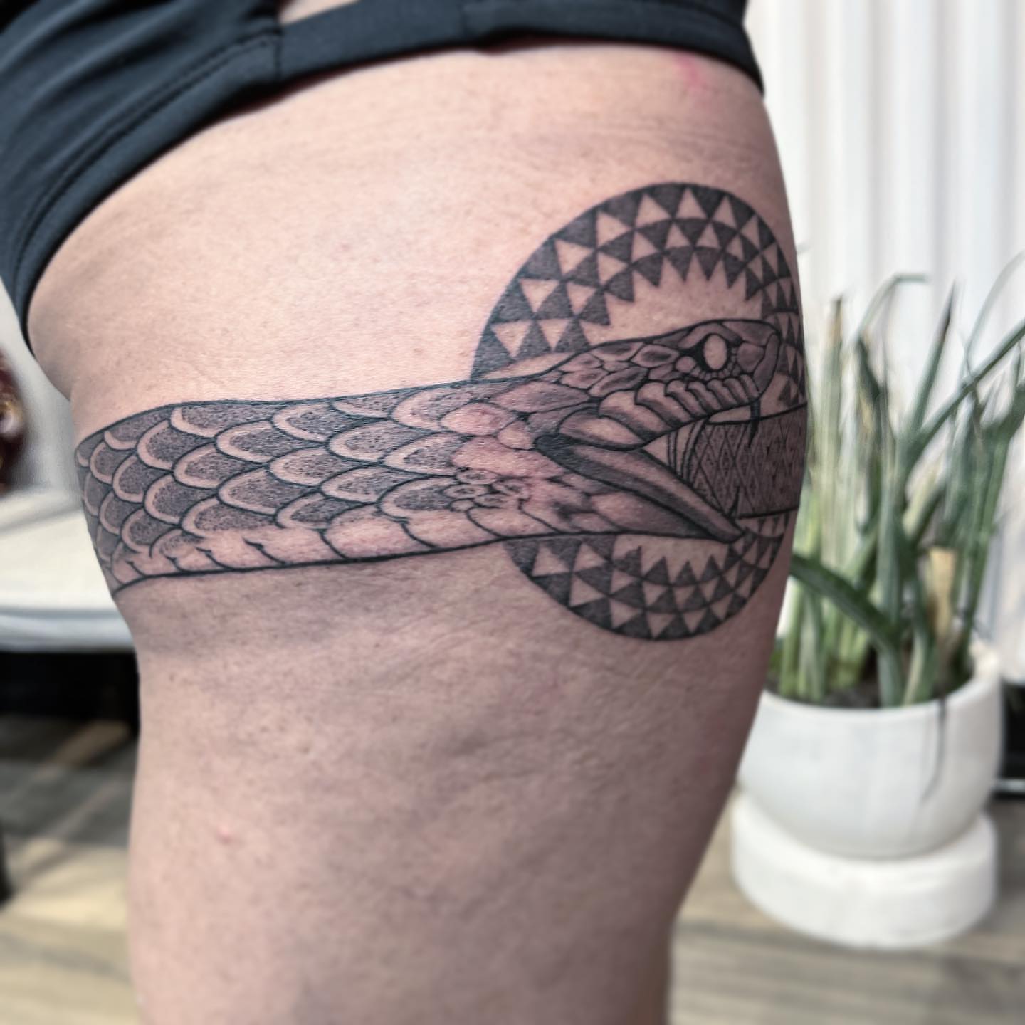 Snake geometric tattoo on the thigh by Neri Gersaint