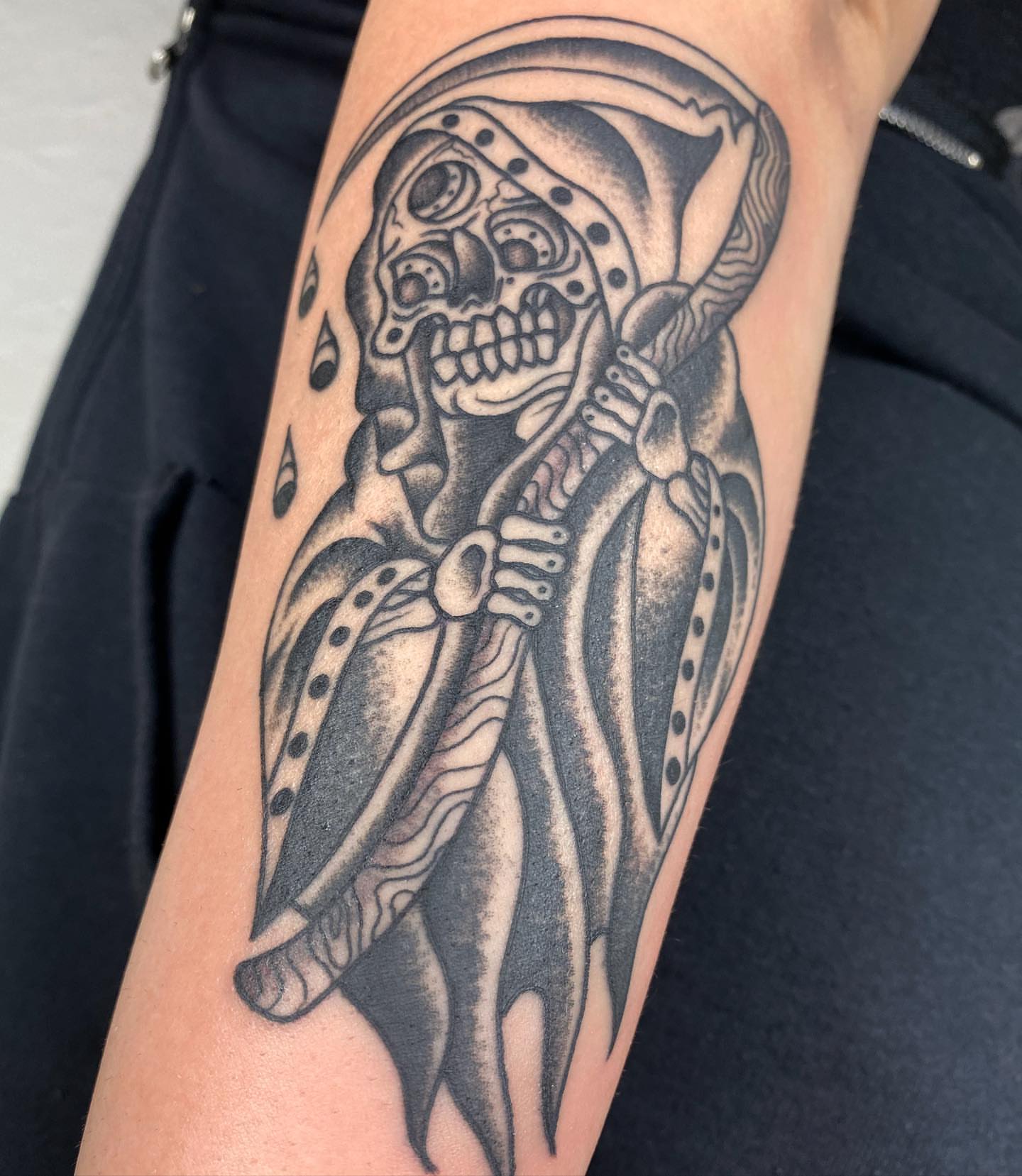 Tattoo by @lijxmachina — black_and_grey