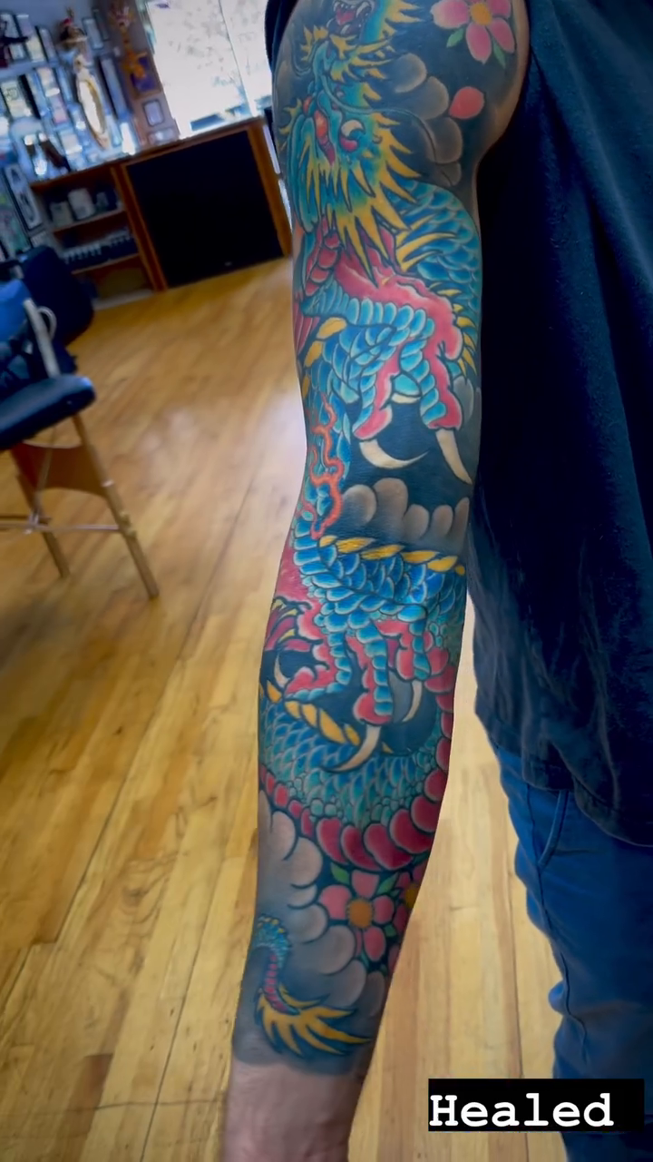 Dragon and flowers japanese irezumi tattoo by 𝙉𝙄𝘾𝙆 𝘾𝘼𝙍𝙐𝙎𝙊, New York, New York