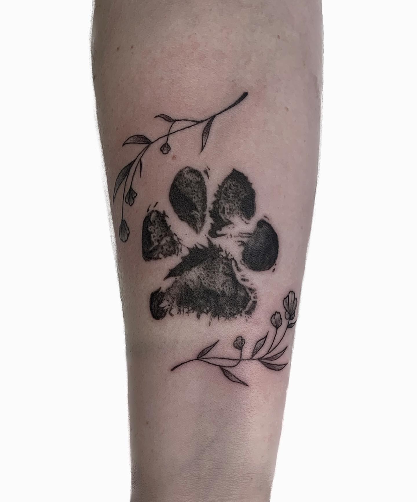 Tattoo by @mykymilk β black_and_grey