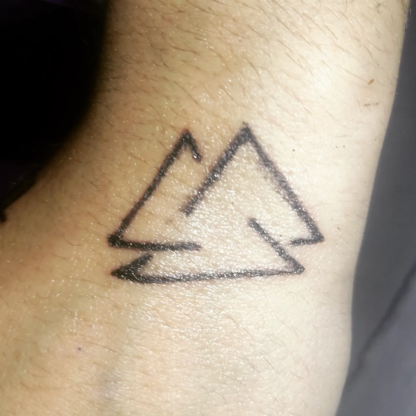 Triangle geometric tattoo on the forearm by Tatuadora & Piercer