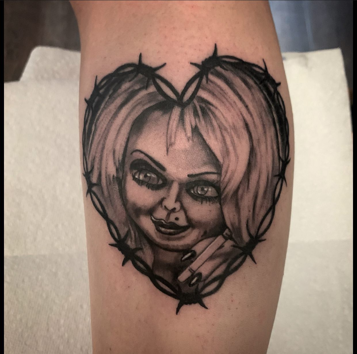 Barbed wire crown black and grey tattoo on the forearm by Izak Blanke, Murfreesboro, Tennessee