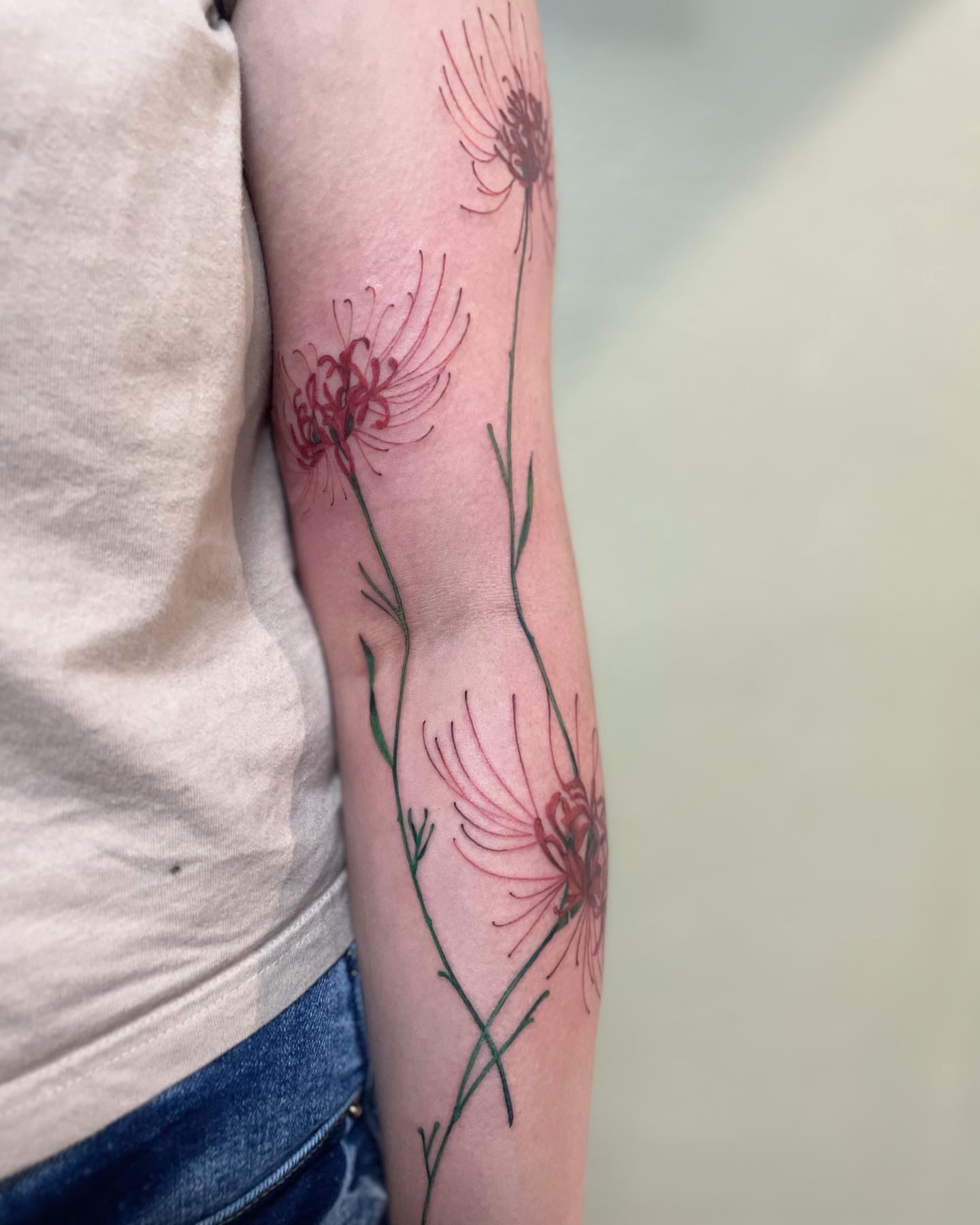 Flower dotwork tattoo on the forearm by 𝑅𝑒𝑒𝓈𝒶 𝐿𝓎𝓃𝓃 ₊ ⊹❀