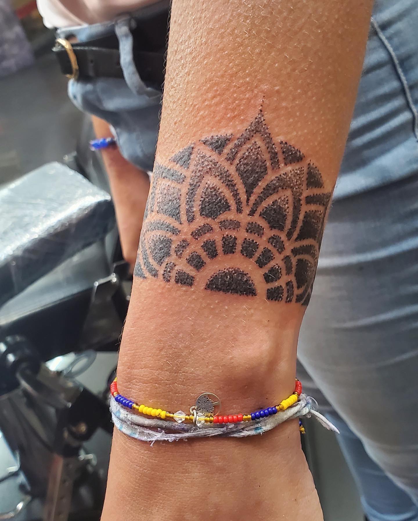 Geometric pattern dotwork tattoo on the forearm by William Gualteros