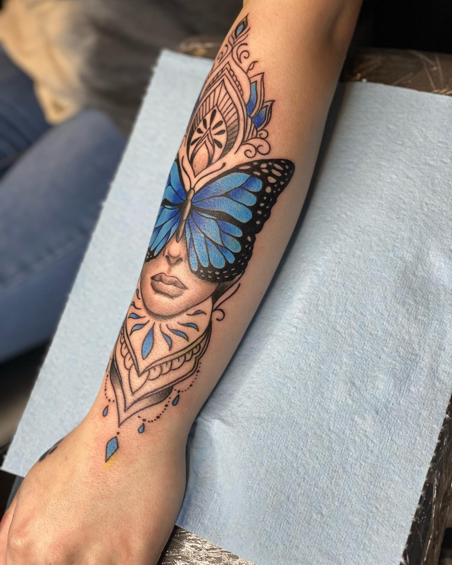 Tattoo by @ikeepsit_g — realism, dotwork