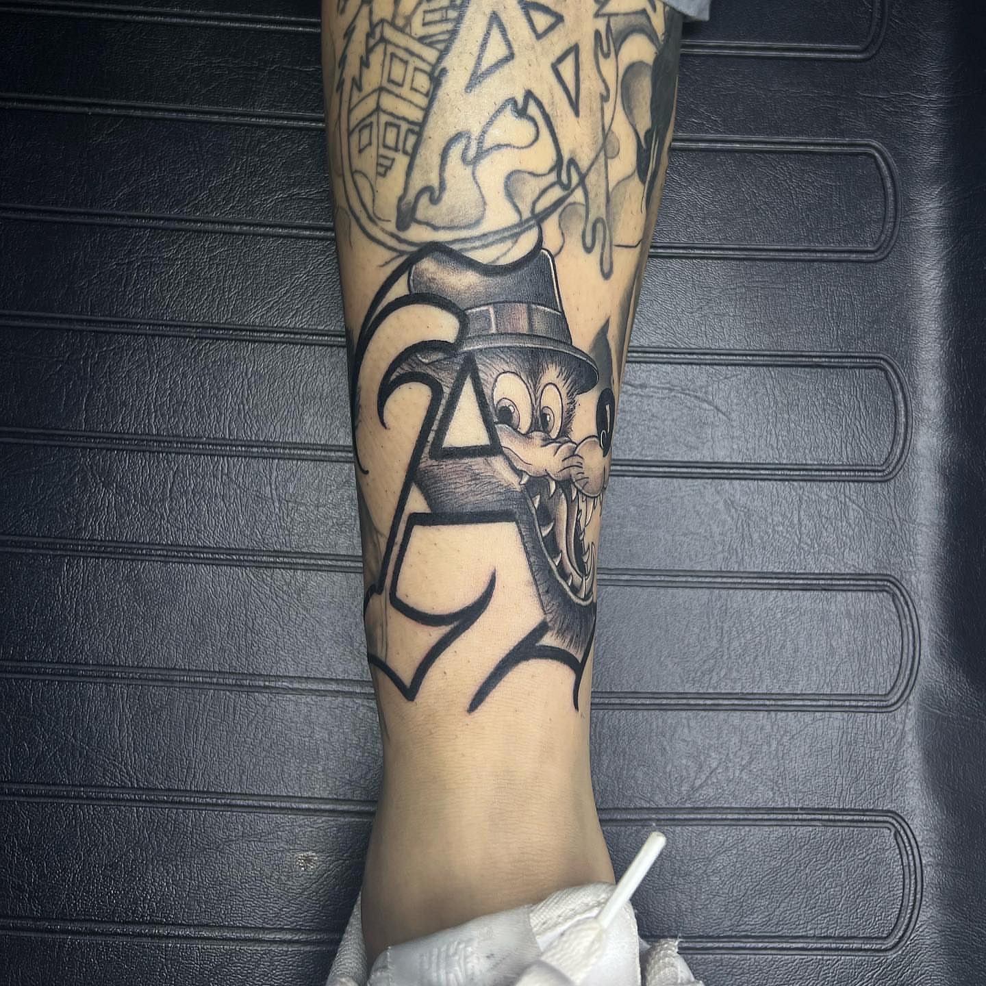 Chuck e. cheese character black and grey tattoo on the forearm by Desirae✨
