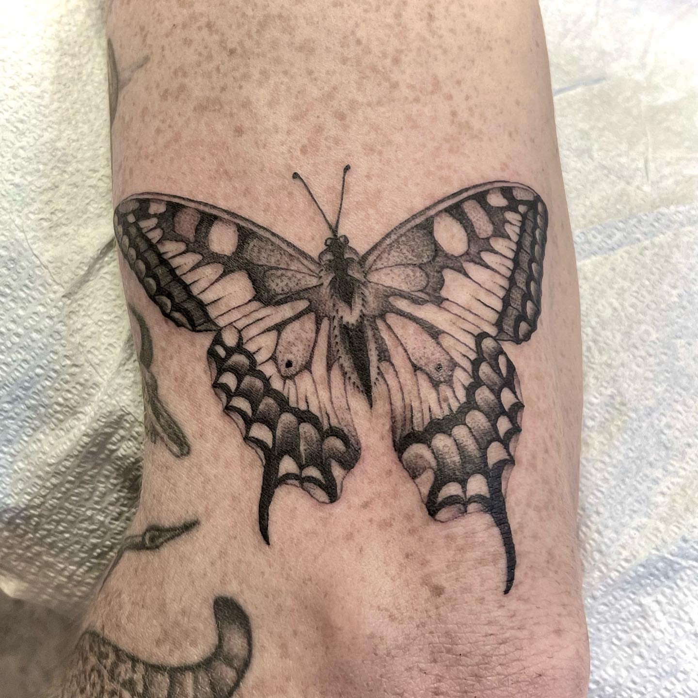 Tattoo by @jasonryantattoos — black_and_grey