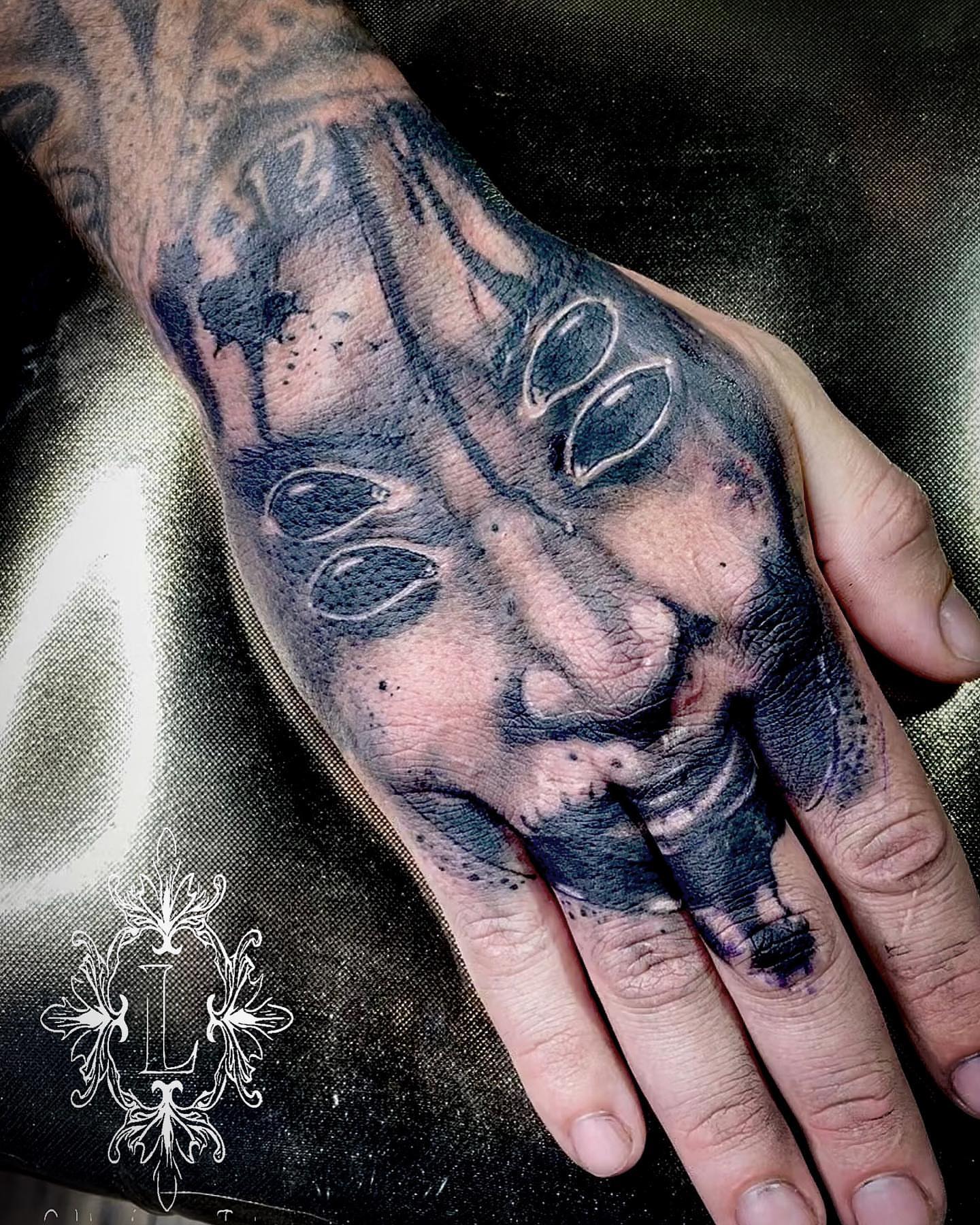 Hand realism tattoo on the hand by Labbé