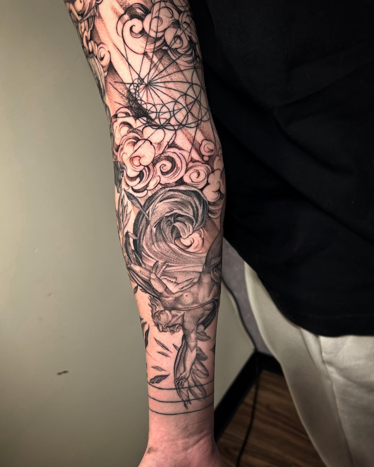 Rose and spider realism tattoo on the forearm by Cindy Xu
