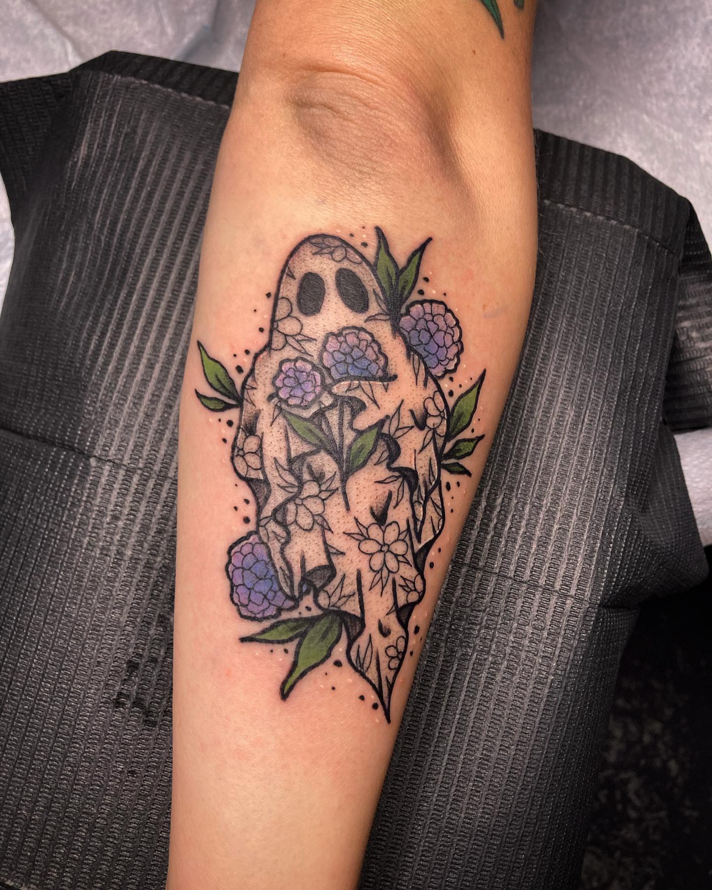 Ghost skull with flowers dotwork tattoo on the forearm by โจ๐๐๐ฑ๐ฑ๐ฌ๐ฌ๐ฐ ๐๐ถ ๐๐ฏ๐ฆ๐ซโจ