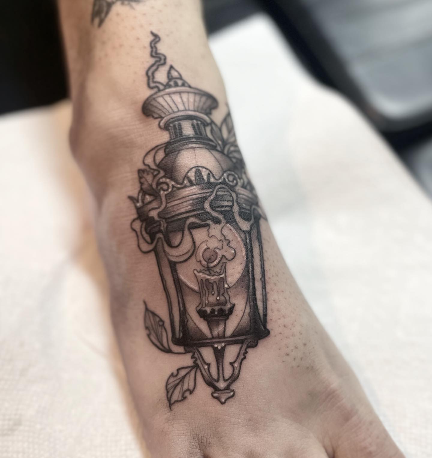 Lantern black and grey tattoo on the forearm by 𝑅𝑒𝑒𝓈𝒶 𝐿𝓎𝓃𝓃 ₊ ⊹❀
