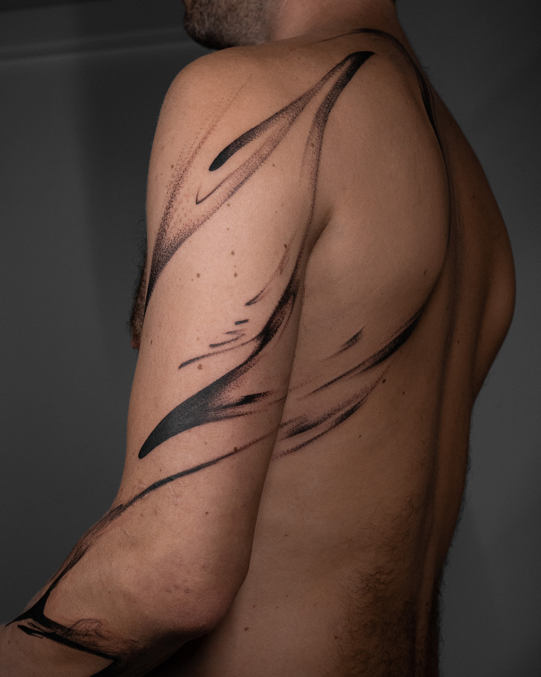 Abstract lines black and grey tattoo on the shoulder by Pietro Moleti