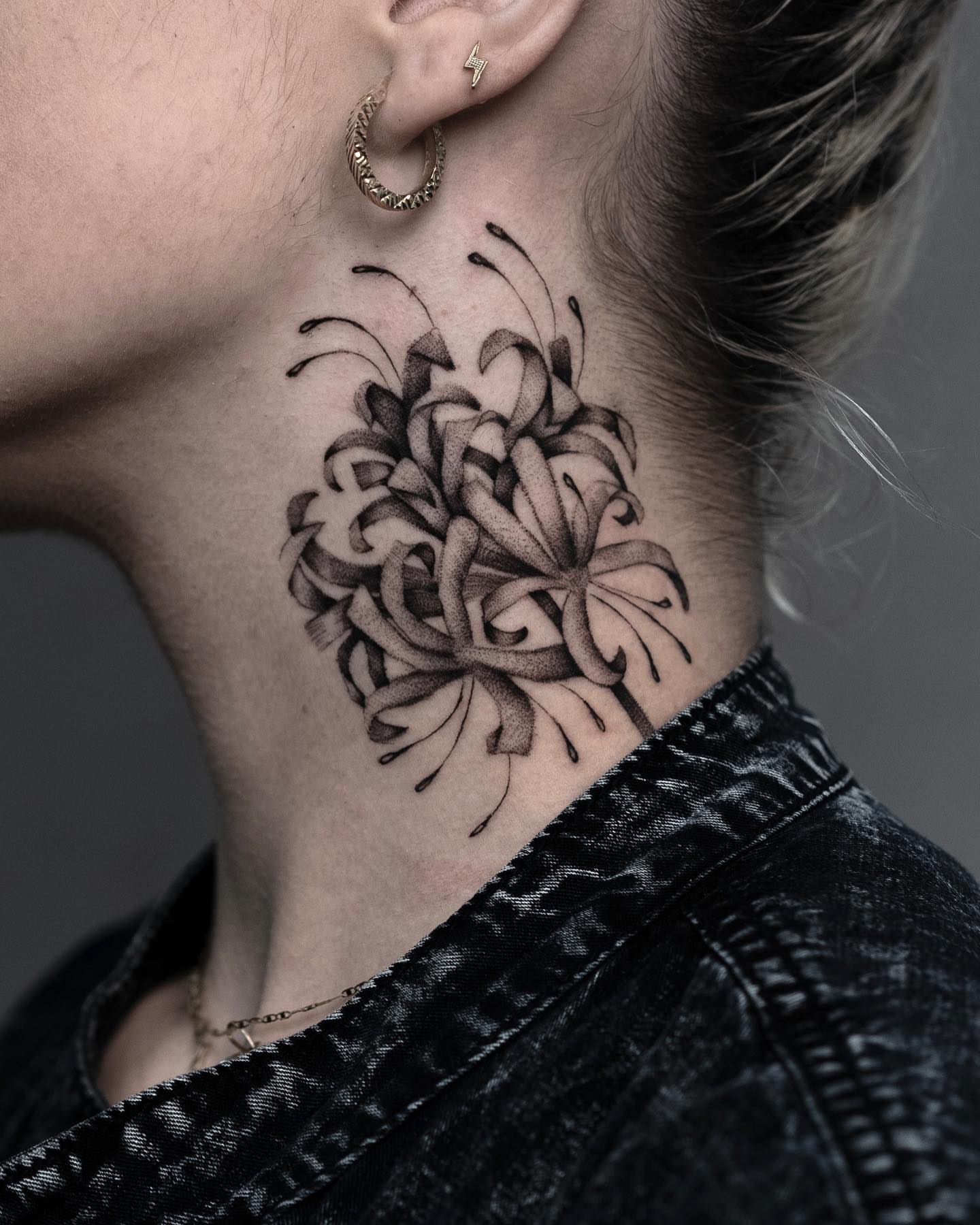 Chrysanthemum black and grey tattoo on the neck by Chriscalibur