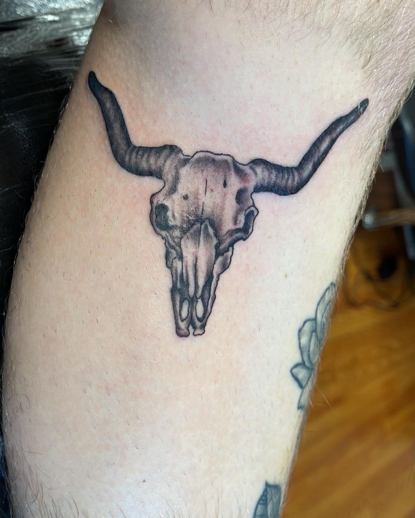 Tattoo by @tobiaztattooz — black_and_grey