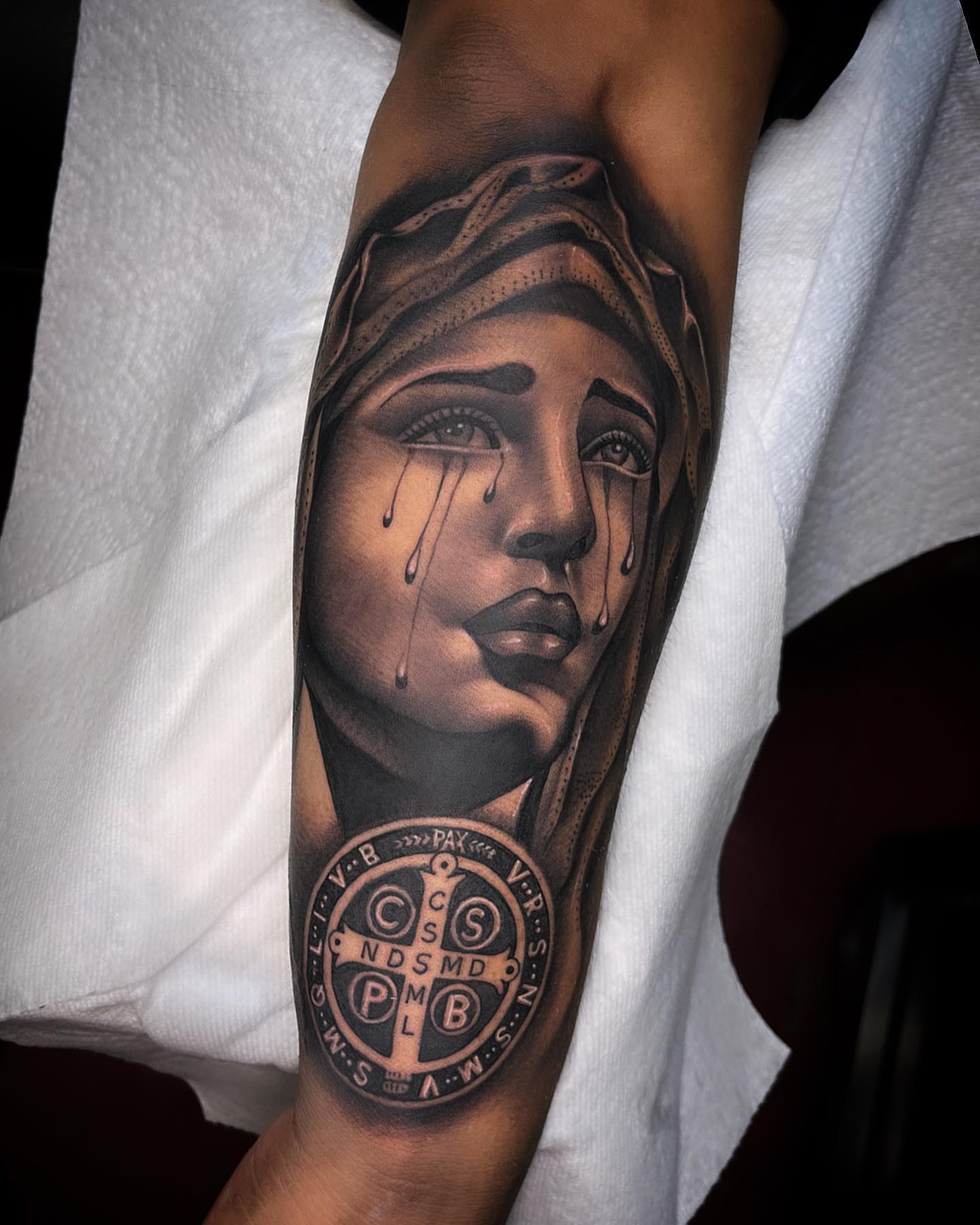 Weeping woman realism tattoo on the forearm by ⚜️Alex Alvarez⚜️