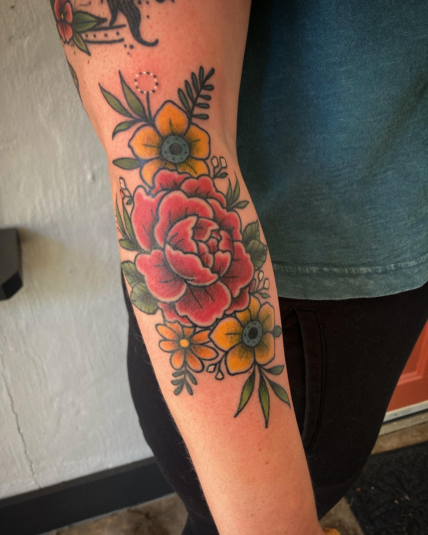 Floral bouquet American traditional tattoo on the forearm by โจ๐๐๐ฑ๐ฑ๐ฌ๐ฌ๐ฐ ๐๐ถ ๐๐ฏ๐ฆ๐ซโจ