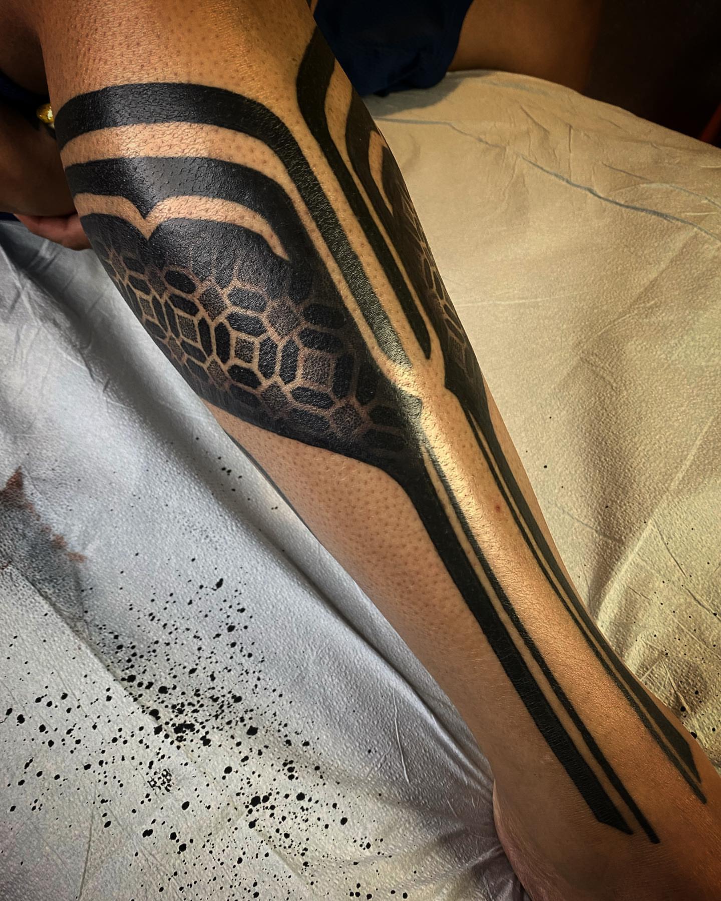 Geometric pattern geometric tattoo on the forearm by 𝚁 𝚊 𝚢 𝚗 𝚎  ⁜  𝚁 𝚘 𝚓 𝚊 𝚜