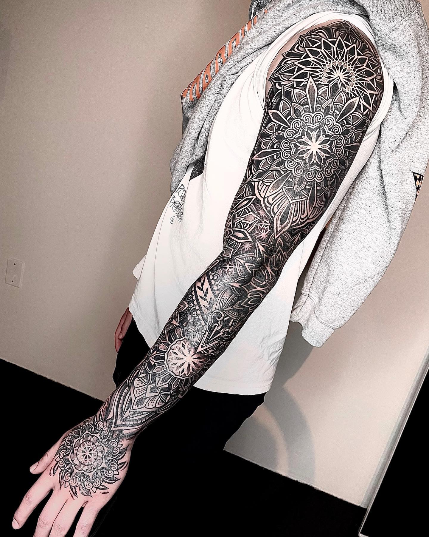 Mandala geometric tattoo on the upper arm by LA tattoo