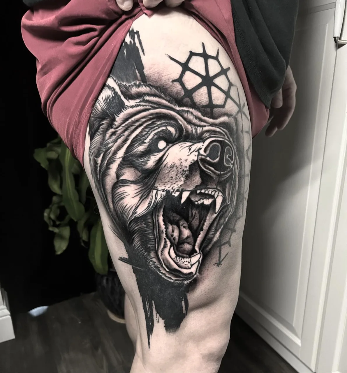 Roaring bear realism tattoo on the thigh by David Mushaney