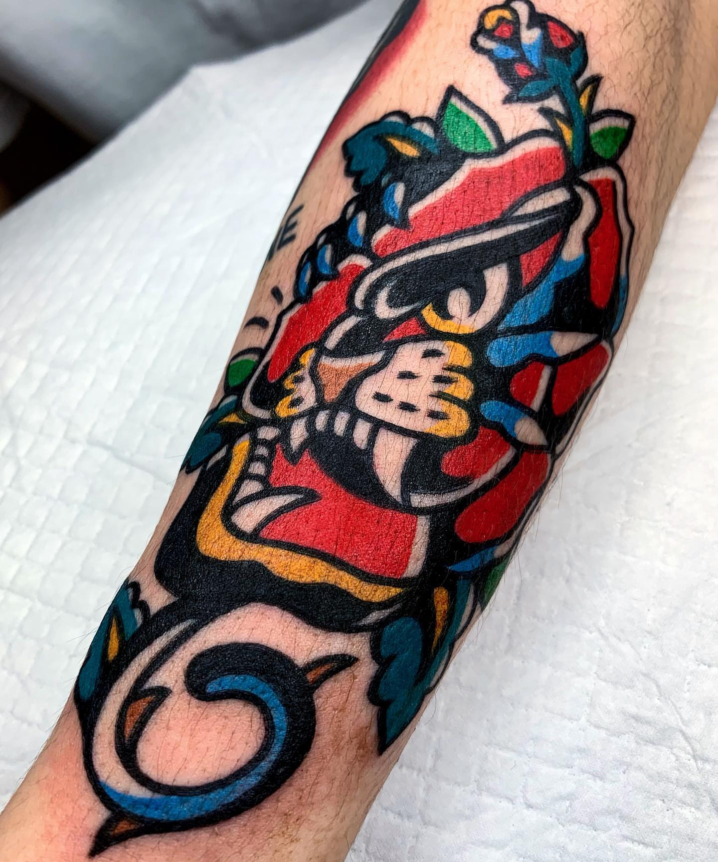 Japanese samurai American traditional tattoo on the forearm by Oldschool Tattooer Takii 타키