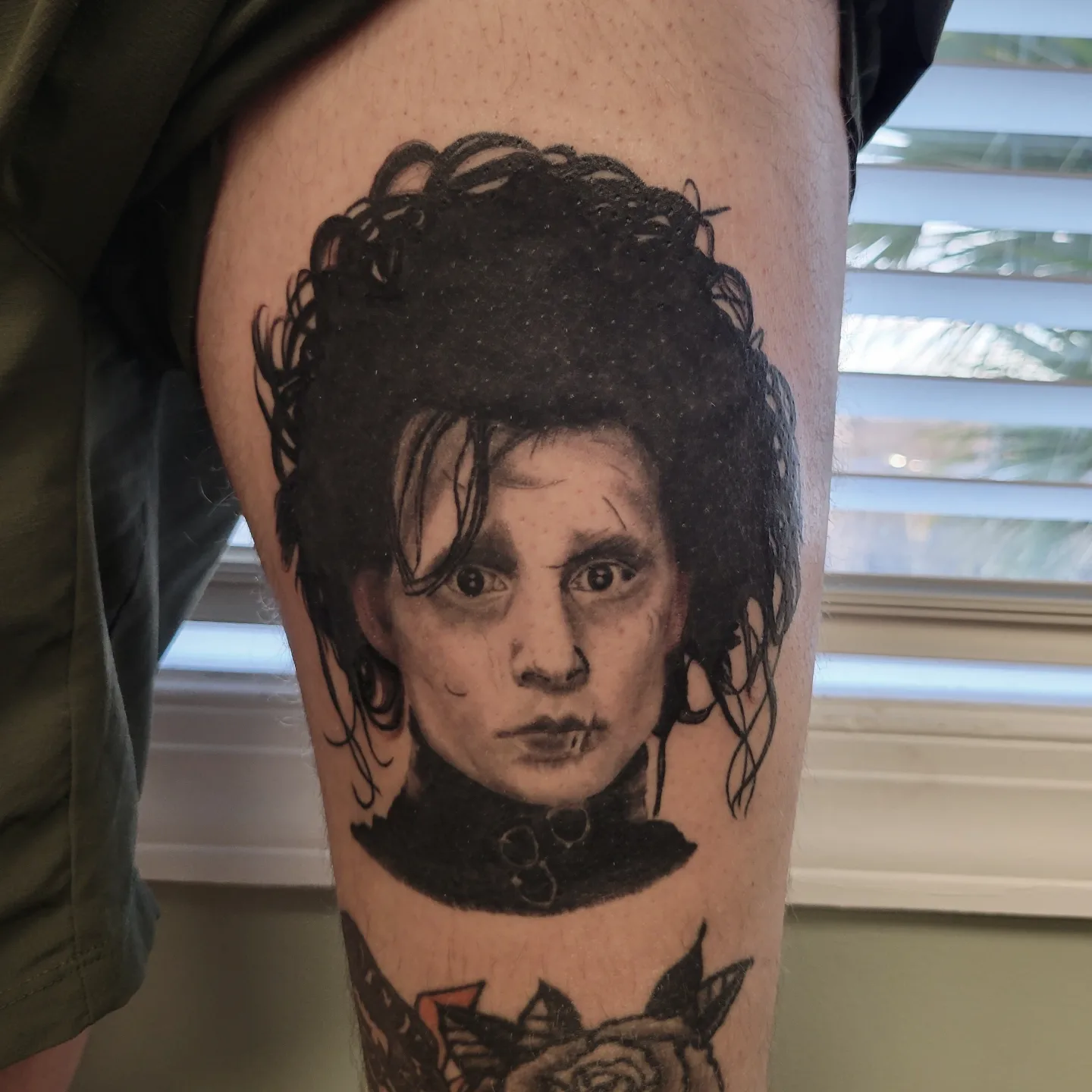 Edward Scissorhands realism tattoo on the thigh by Nicole Bett