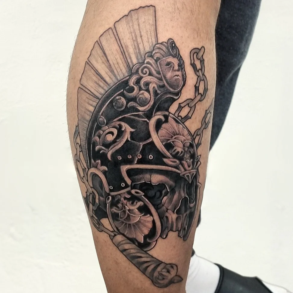 Helmeted warrior realism tattoo on the forearm by Tattooer Hermin 허민
