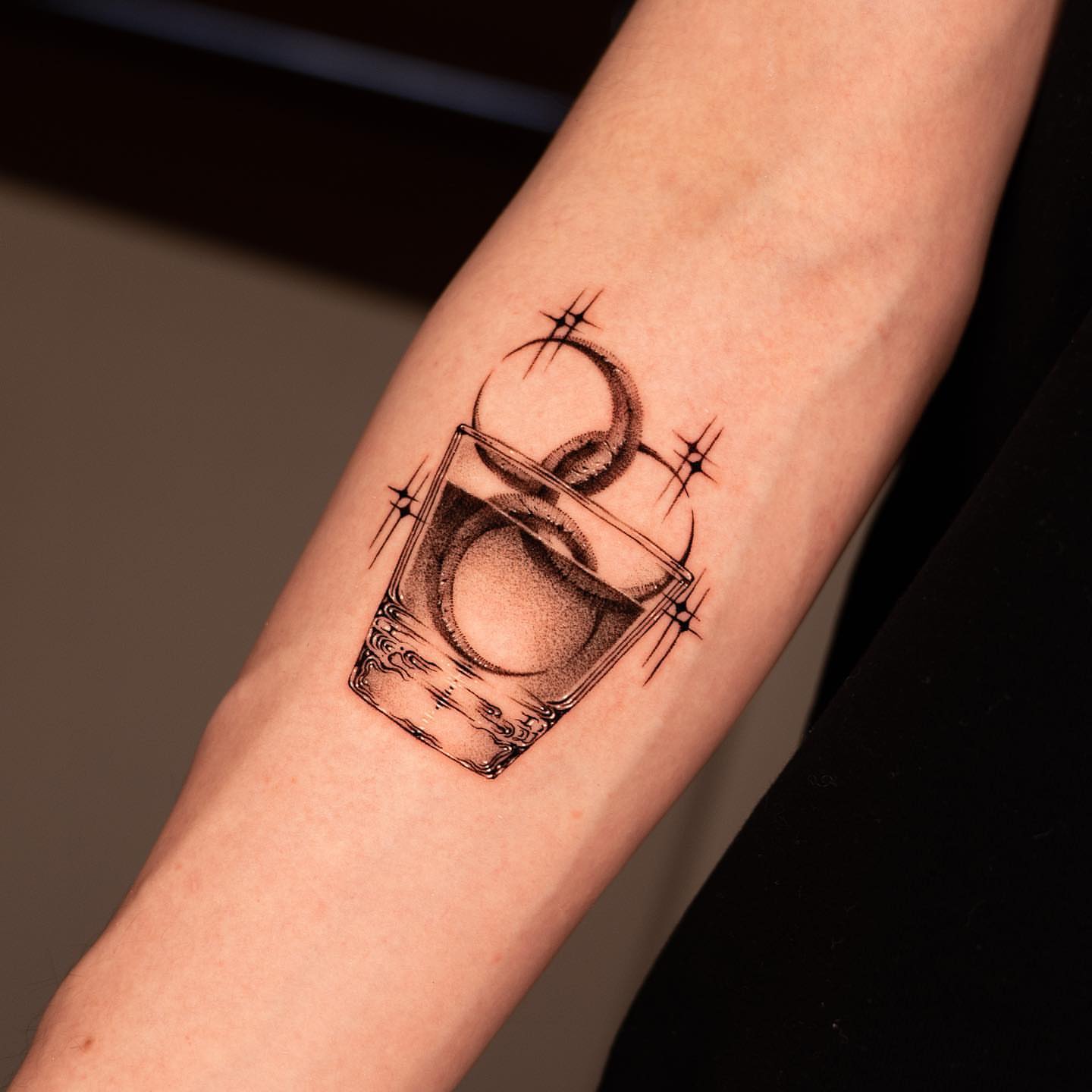 Glass and lips black and grey tattoo on the forearm by Yujhi