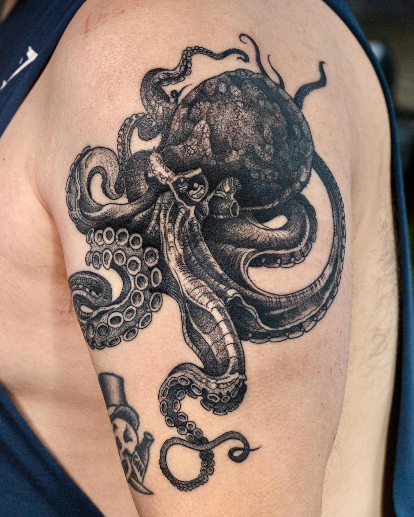 Octopus realism tattoo on the shoulder by Jaime Navarro