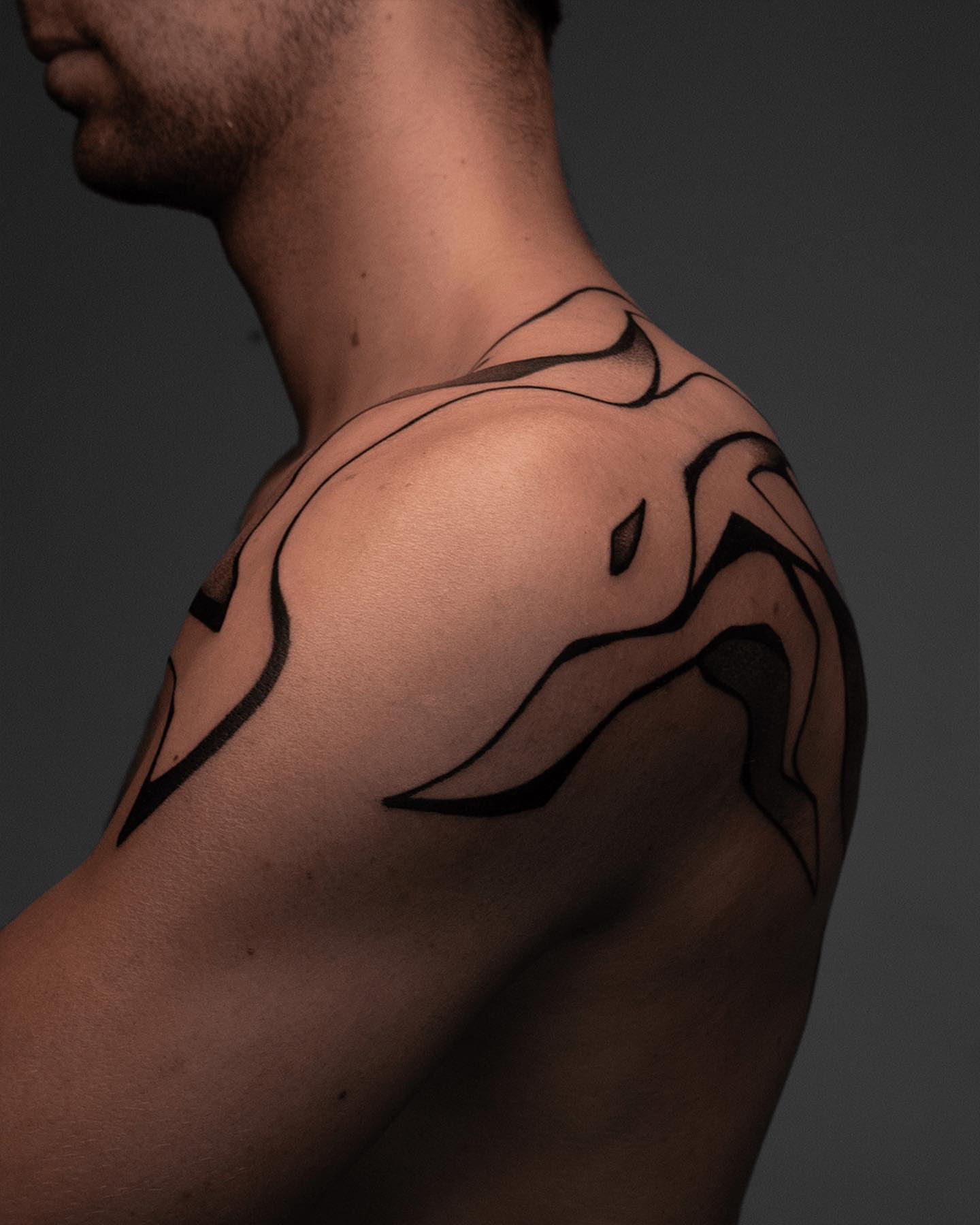 Abstract design black and grey tattoo on the shoulder by Pietro Moleti