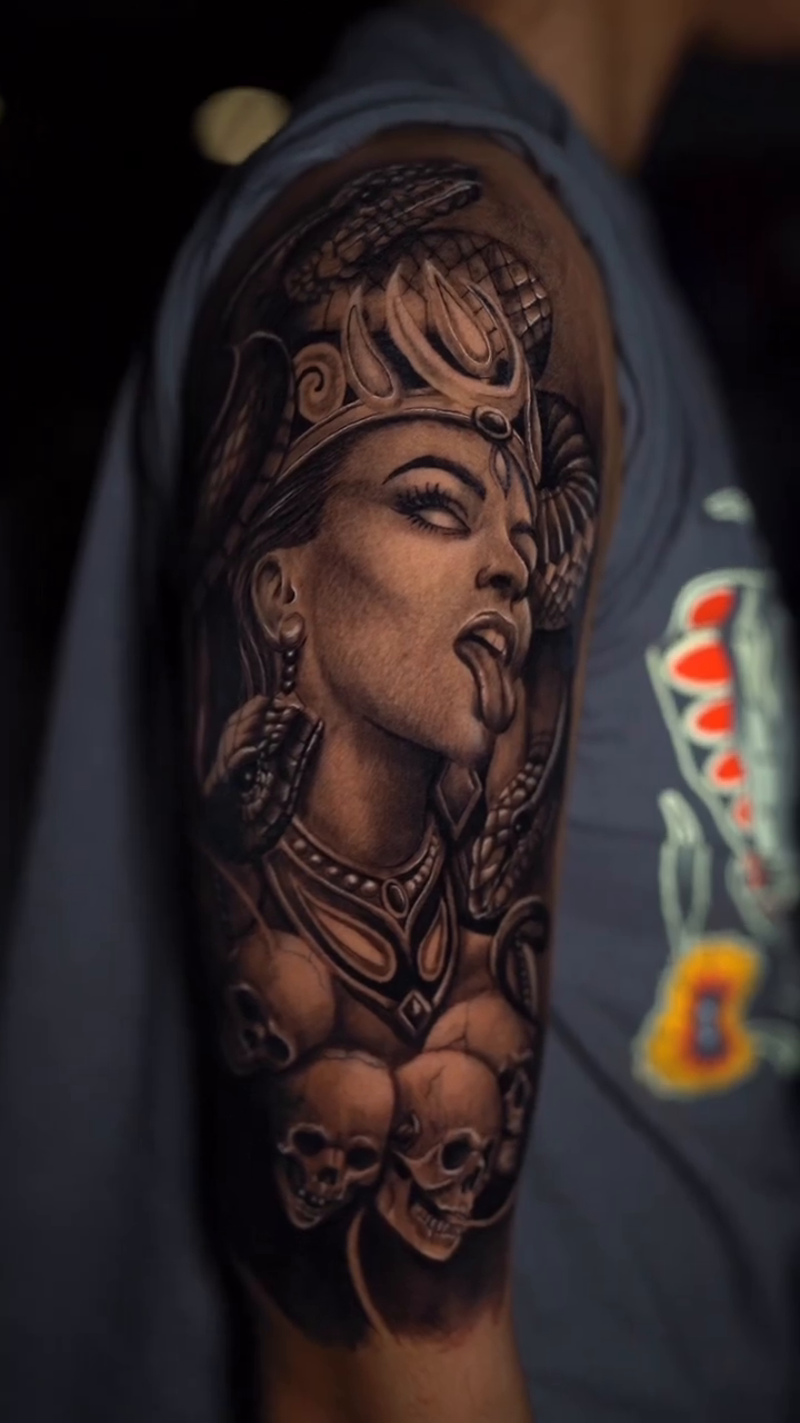 Goddess Kali with skulls dark realism tattoo by Jose Alvaradođź’‰