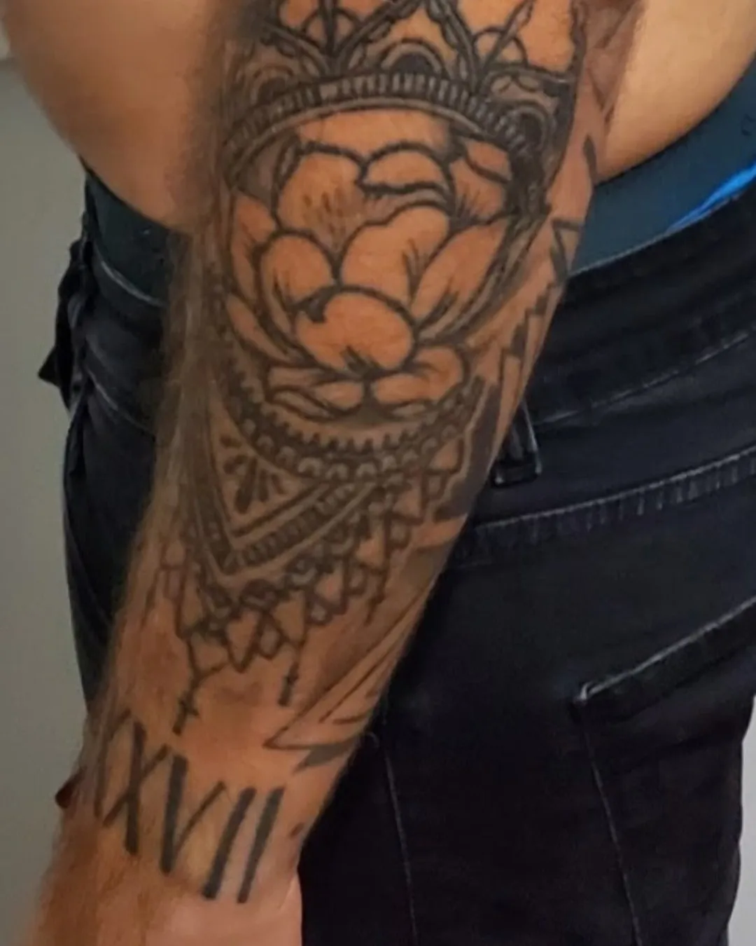 Lion American traditional tattoo on the forearm by William Gualteros